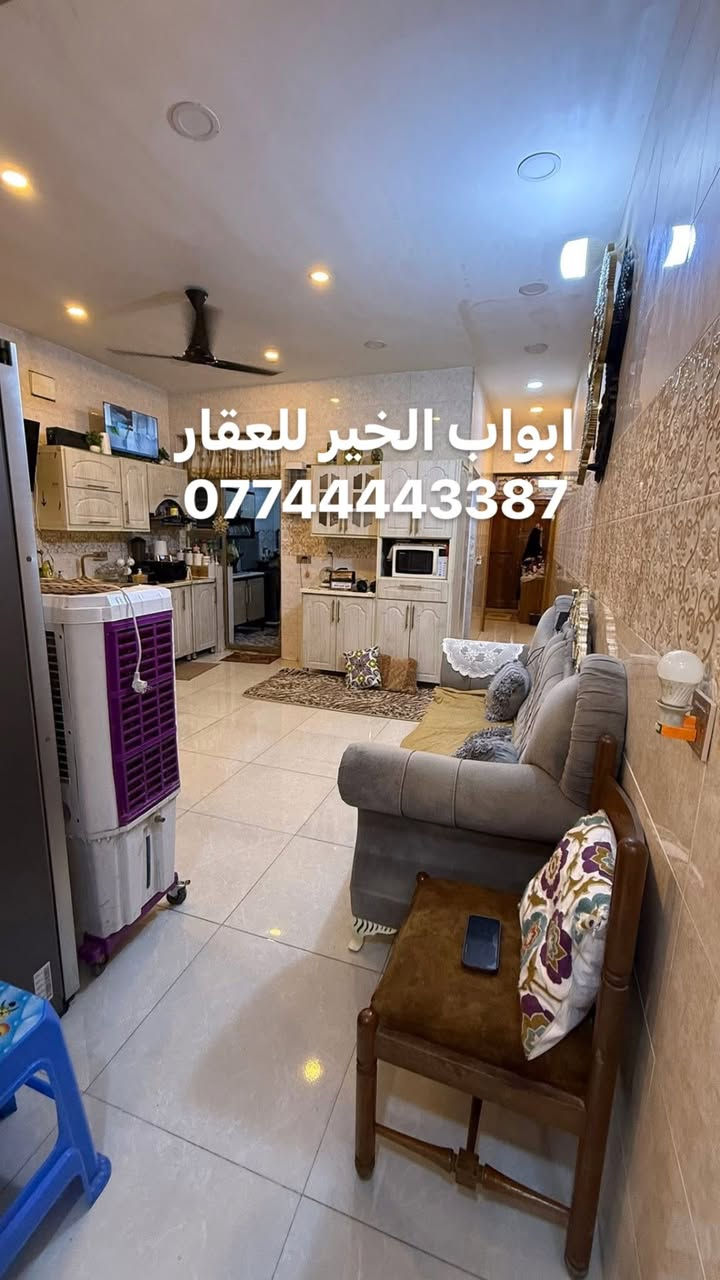 مشتمل للبيع
المساحة الإجمالية: 100 متر مربع.
 الواجهة: 5 متر.
 النزال: 20 متر.
 سنة البناء: 2024 (حديث جداً، يحتاج إلى إكمال الواجهة الخارجية فقط حسب رغبة المشتري).
🚪 تقسيمات الدار (طابق ونصف):
 🛏️ غرف نوم عدد (2).
 🛋️ صالة استقبال واسعة.
 🍳 مطبخ.
 🚾 مجموعات صحية متكاملة.
📍 الموقع 
 العنوان: حي الجهاد - منطقة ديوان المخابرات (خلف الشارع العام مباشرةً).علئ شارع 15

🍀 البيئة: واجهة الدار تتميز بوجود تشجير
 🍀ومساحة خضراء قابلة للتطوير أمام البيت 
🍀مباشرة، مما يضفي أجواءً هادئة ومميزة.

📞 للاستفسار والتواصل:
 📱***********
***********
