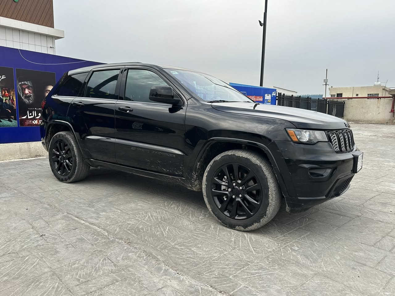 السلام عليكم
للبيع جيب بلاك توب 
موديل22 (Black top)
الون أسود الماع 
ماشيه 30 مايل 
موصفات 
شاشة كبيرة car play (inch 8.4)
كشنات شاموا وجلد +كهربائي
+مقاعد أماميه تدفئة( هيتر )
+رادار جوانب +أوتو ستوب 
صندوق كهربائي 
3 انضمه قيادة  eco+ normal+) sport) 
وارد أمريكي 

***********
