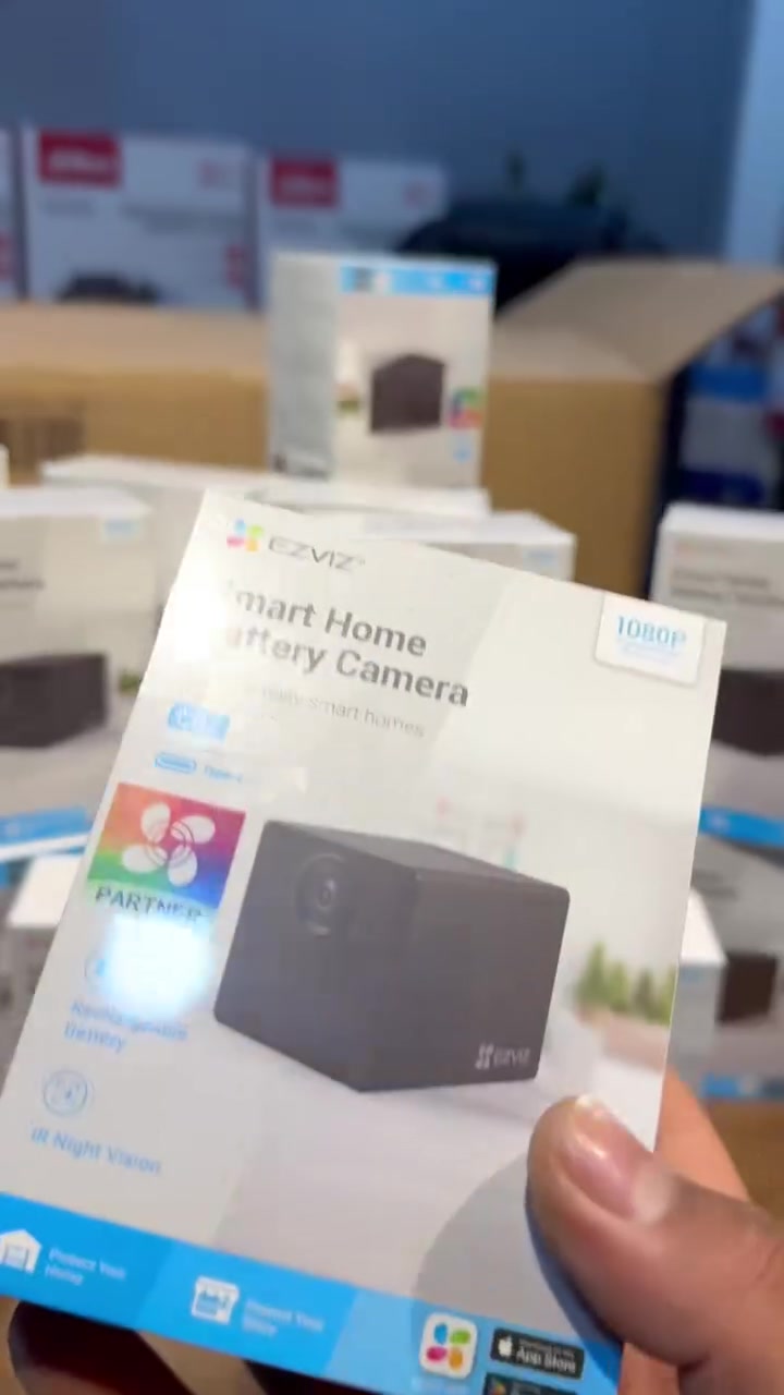 كاميرا EZVIZ CB2 بدقة 1080P
حل ذكي للمراقبة المنزلية بدون أسلاك وببطارية قابلة للشحن 🔋📹

✨ مميزات الكاميرا:
• دقة تصوير Full HD 1080P
• بطارية مدمجة قابلة للشحن
• رؤية ليلية واضحة IR Night Vision
• حجم صغير وأنيق يناسب أي مكان
• اتصال سهل عبر تطبيق EZVIZ
• مناسبة للمنزل، المكتب، المحلات والمخازن

راقب بيتك أو محلك بكل سهولة ومن أي مكان عبر الموبايل 🏠📱
أمان أكثر وتحكم كامل على مدار الساعة 🔐

📍 الموقع: منصور - مقابل مجمع رويال سيتي
📞 ***********
