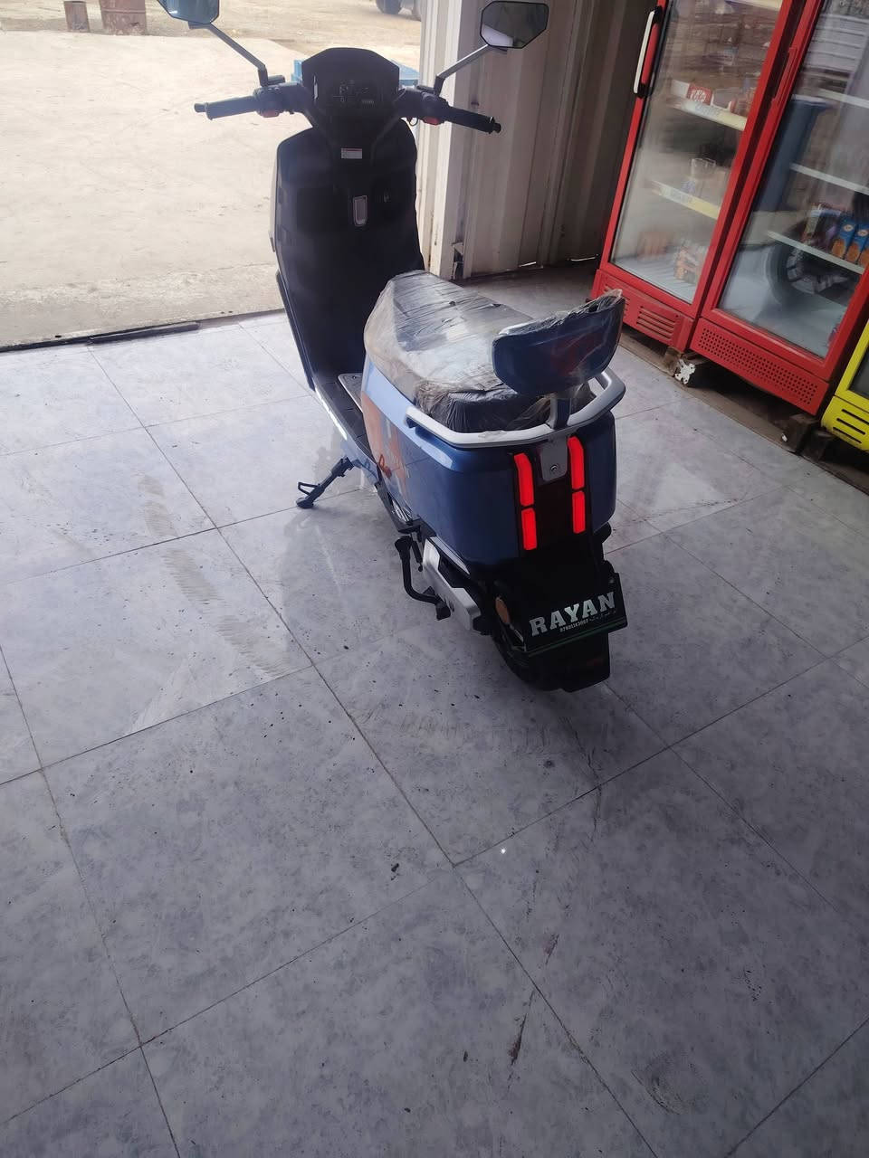 ⭕⚡دراجة ريان talig ( وحش الكون )
البيع  نضيفة الدراجة ( مستخدم ) 

🟡مواصفاتها :
🔹ملف بقوة 2000W
🔹بطاريات ٦ كبار مسطرة 72V, 35A
🔹مثبت سرعة (ARS)
⭕دبل إشارة
🔹بريك امامي خلفي دسكات
🔹مانع تزحلق ( ABS ) 
🔹لايت ( عالي، ناصي، رماش ) 
🔹اشاير (يمين، يسار) 
🔹سرعة 75km/h حقيقي على تطبيق ويز
🔹المسافة المقطوعة من km65- 75km بالشحنه الوحده 
🔹صندوق كبير جدا
🔹هورن 
🔹نظام البارك ( P ) 
🔹قفل ستيرن 
🔹مانع سرقة 
🔹بصمة تشغيل عن بعد 

🟣ملاااحظة :الدراجة نظيفة جدا امانة الله بس بيها شوية شخوط خفيفة 

🔺شاحنتها موجوة كلشي مابيها وجديدة

السعر :  مليون وبيها مجال 

للاستفسار : واتساب فقط او دايركت ***********
