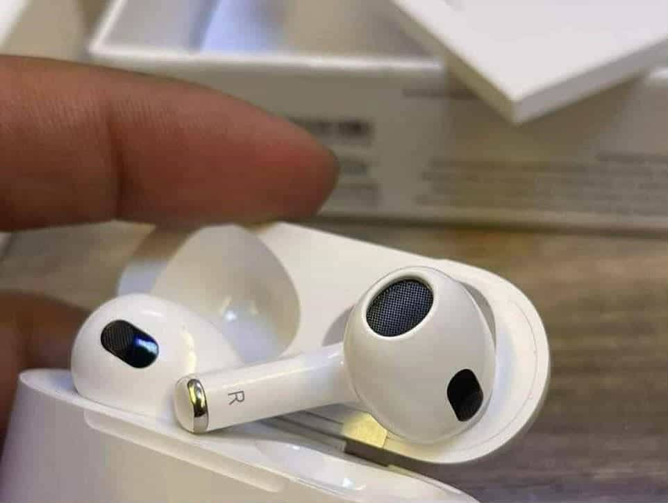 سماعه ايربود الجيل الخامس  اصلي
بيها عزل ضوضاء،،خاصيهGPS
ختومات+باركود،، مقاومه للماء والغبار
متوافقه مع جميع أجهزه
السعر15الف مع توصيل رقم ***********
