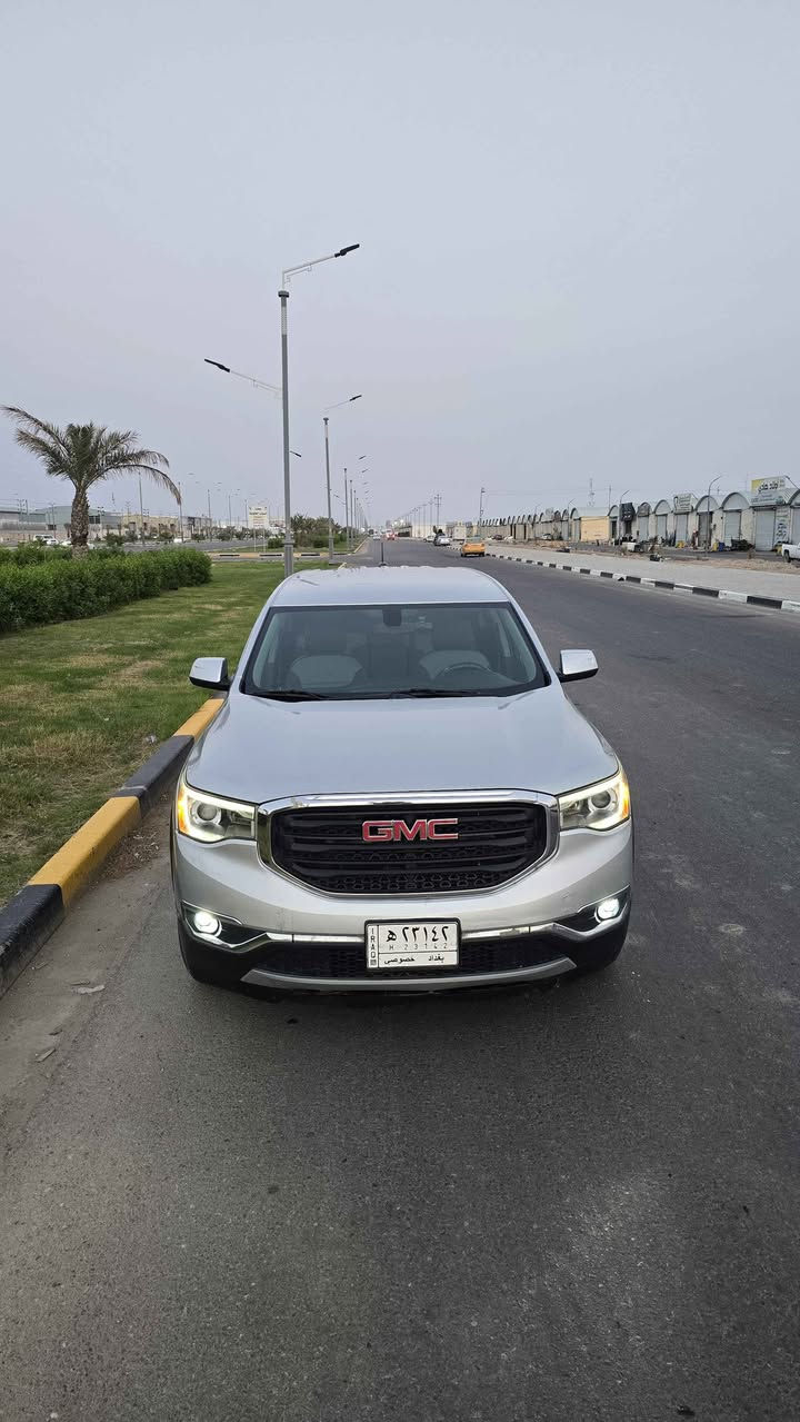 للبيع اكاديا GMC Acadia موديل 2019 فئة SLE 
رقم بغداد مشروع وطني
والسياره بالبصرة
 السيارة بحالة ممتازة، استخدام شخصي ونظيف.
المواصفات:
• محرك 4 سلندر 2500
• شاشة + Apple CarPlay
• كامرة خلفية
• تشغيل بصمة وستارت
• تبريد وتدفئة ممتازة
• مقاعد 7 ركاب
• كروز كنترول
• تحكم ستيرن
• حدادة جديده

حادثها بامريكا فقط دعاميه ومقدمه بنيد
وبالعراق خشم الجاملغ السايق ومعدل بارد
بيها رصعه بالظهر 
السيارة مرتبة وكامله وما تحتاج شي
السعر(187)$ 
 للاستفسار مراسلة خاص.
*********** ابو الخصيب, البصرة
