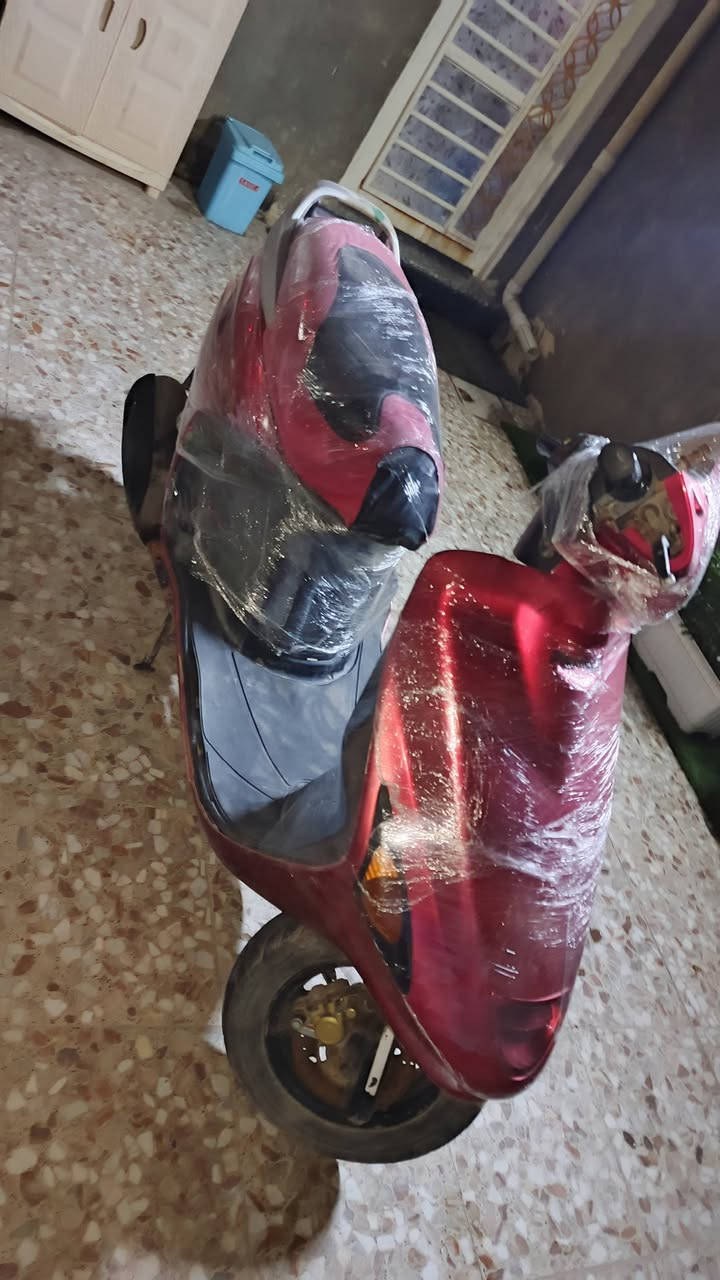 السلام عليكم دراجه فراشه فحل الدراجه جديده ما ناقصه شي السعر 475الف و بيه مجال للشراي ***********
