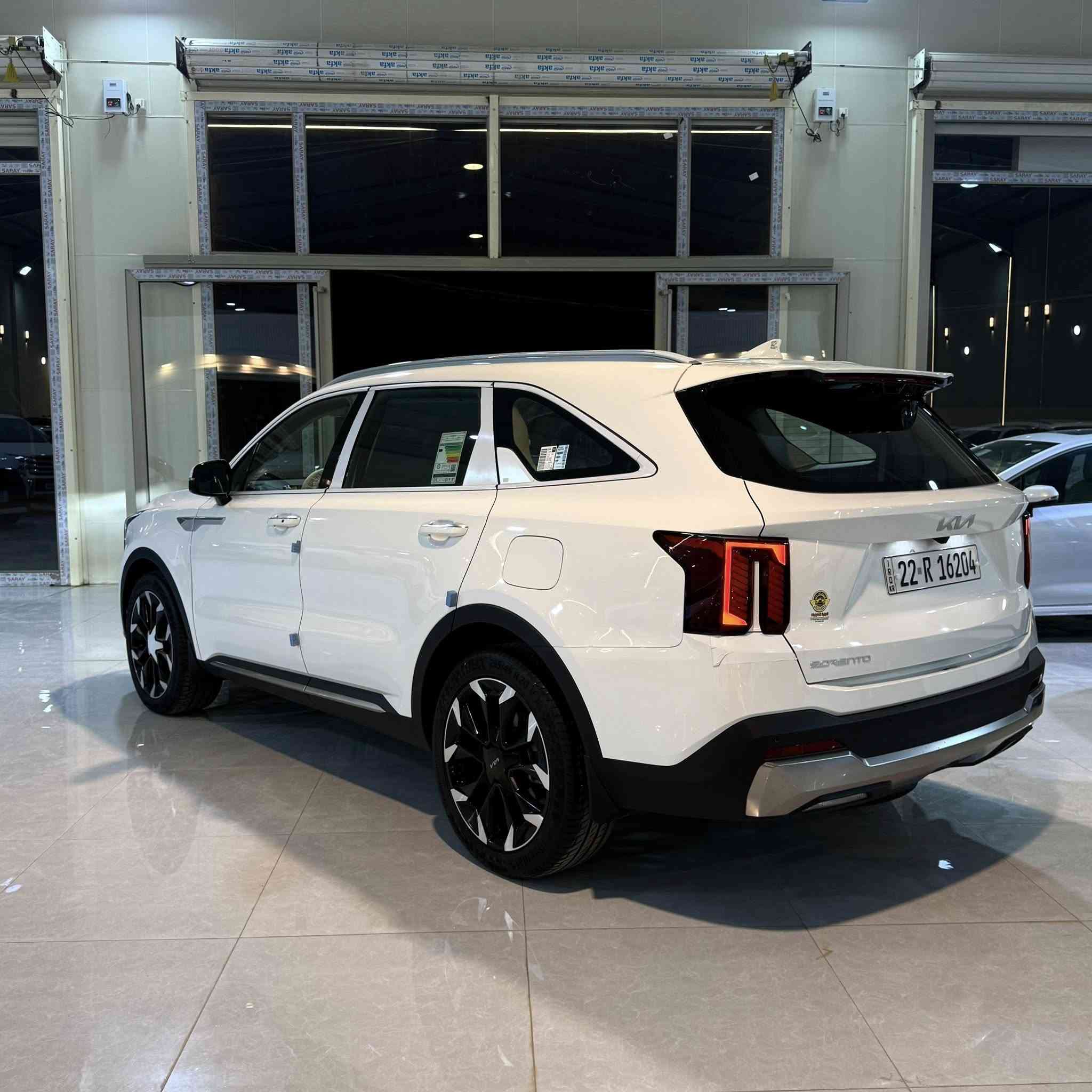 سورينتو 6 سلندر
- البيع نقدا فقط -

340 و بيها مجال 

الموديل: 2025 (خليجي)
المحرك: 6 سلندر، 3500 سي سي
العــداد: 11.000 الف 
الضمان: 5 سنوات أو 100,000 كيلومتر

المواصفات:
*مقاعد جلد تدفئة وتبريد .
مرآة ذكية بتقنية التعتيم الذاتي مع كاميرا مدمجة.‏
* دخول وتشغيل بصمة مع تشغيل عن بعد.
* هاند بريك كهربائي مع صندوق خلفي كهربائي.
* سقف بانوراما مع إنارة داخلية متعددة الألوان.
* عدادات رقمية متصلة مع شاشة وسطية كبيرة.
* نظام Apple CarPlay و Android Auto.
* مكيف ثلاثي المناطق مع وحدة تحكم خلفية.
* أنظمة قيادة متعددة ومثبت سرعة ذكي.
* مرايا كهربائية قابلة للطي وتحكم آلي بالنوافذ.
* المصابيح الأمامية والخلفية زينون مع كشافات ضباب.
* نظام صوتي فاخر مع شحن لاسلكي للهاتف.
* حساسات أمامية وخلفية مع نظام منع التصادم الخلفي.
* إطارات قياس 20 انج .

للاستفسار حول الأسعار، الفئات المتوفرة، يرجى الأتصال

حسام الهنيدي/ ***********

محمد حسام / ***********
