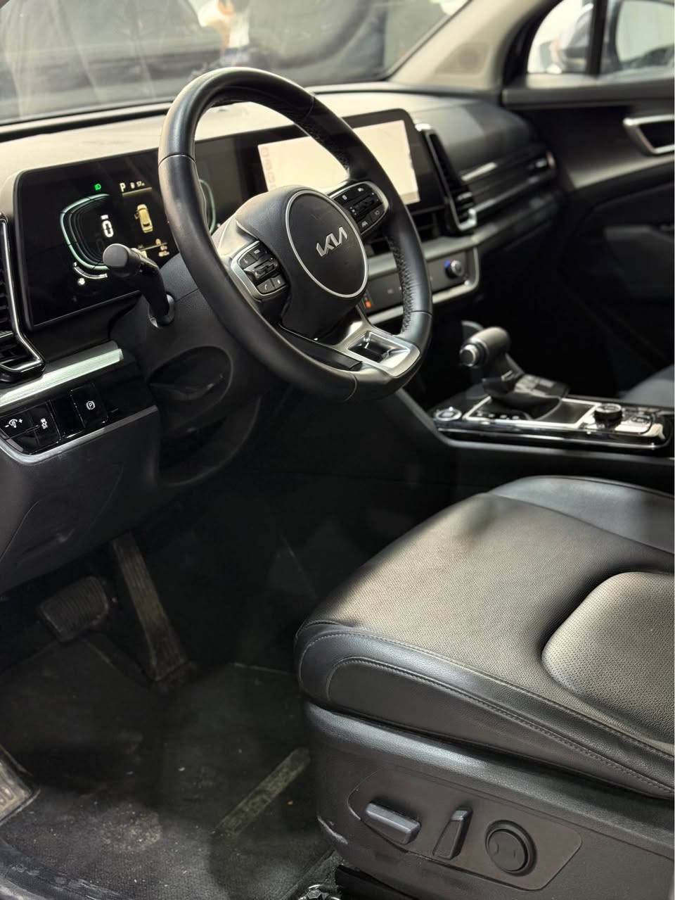 سبورتج 24 وارد امريكي EX فل عدا البانوراما
دفع رباعي محرك ٢٥٠٠ /4 سلندر تنفس طبيعي 
الصبغ / جاملغ فقط بدون دواخل ايرباك ستيرن 
العداد / 4 الاف مايل فقط
رقم الشاصي والحادث مرقق بالصور 
المواصفات / 
بصمه . شاشه الكتروني متصل . كرسي كهرباء
رادار ٣٦٠ . حساس امامي خلفي . كراسي جلد اصلي . هندبريك كهرباء اوتو هولد مانع انحدار كامرا خلفيه .تحكمات كامله مثبت سرعه تفاعلي تدفئه كراسي اماميه تشغيل عن بعد 
حماله سقف اصليه من امريكا .ويل كب 
مكفول من الكلير والحالوب والحجر والرادار 
يترقم شمالي تكلفه الرقم ١٧ ورقه 
مكان السياره اربيل
السعر 193 بيهه مجال بعد المعاينه
***********. واتس واتصال أربيل, العراق
