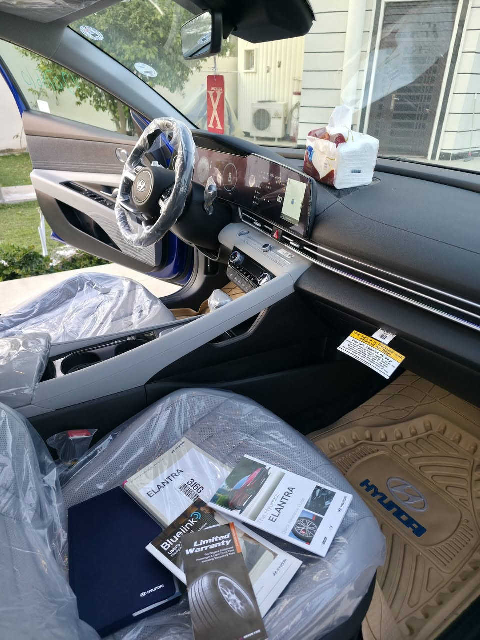 2025 HYUNDAI ELANTRA LIMITED
#هونداي #النترا 25 #لمتد فول مواصفات لون ازرق جويتي
وارد امريكي رقم اربيل جديد باسمي تحويل ثاني يوم

سيارة ليبل واحد بدون تبديل ولا فتح اي قطعة 

عداد المسافات: 1,100 الف ميل فقط (حقيقي)

الضرر:
موضح بالصور بنيد مصلح نفسه ودعامية نفس اللون بلادية

🟪ســعــر💲 ::  الــرد تلقائي 🇮🇶📩🇰🇷

👇👇مواصفات امريكية 🇺🇸 :👇👇
بصمة 2
تشغيل عن بعد
شاحن وايرلس
فتحة سقف سلايد روف
رادارات امامية قيادة ذاتية والحفاظ على المسار
رادارات جانبية نقط عمياء
رادارات خلفية تنبيه عبور + بريك ذاتي
لدات نهارية امامية
بك لايت خلفي لد شمعة
مقعد السائق كهرباء + مساج
سستم صوت Bose
مكينة 2000 دوش
ويل كب 17 كروم
شاشة كبيرة لمس مع عدادات ديجيتال 
كاميرا خلفية دوارة
وضعيات قيادة سمارت نورمال سبورت
حساس هواء اطارات
اشاير بالمري
صندوق ذكي
مقاعد جلد لون كريمي
تدفئة مقاعد امامية 
لايتات زينون عدسات
اشاير بالمري

وباقي المواصفات المعروفة 

عنوان / بغداد شارع فلسطين 

***********
