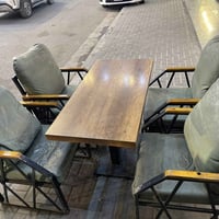طاولات شغل درجة اولى حديد قوي نظيفات كل طاولة وياها ٤ كراسي سعر الطاول...