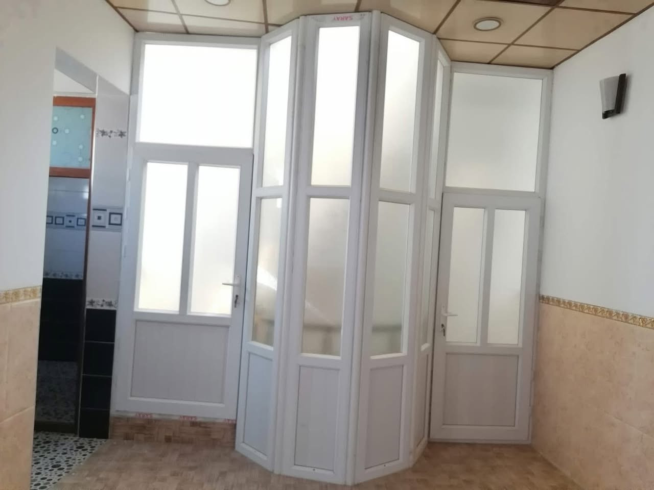 #دارللبيع
خانووى دوو نهوم بو فروشتن له گه ره كى ئازادى سه رو مزگه وتى ئازادى 

روبه رى 150 متر طابو ملك صرف

پيكهاتووه له :- 2 ژور نوستن - هول - مطبخ - ميوان - گه راج 
نهومى دووه م 1 نوستن - هول - مطبخ - ميوان 

نرخ 150 مليون 

بوزانيارى زياتر په يوه ندى بكه ن به عقارات ستار اكرم بازرگان

📍ناونيشان :كه ركوك بازارى ئازادى ته لارى ئاسو

***********
***********
