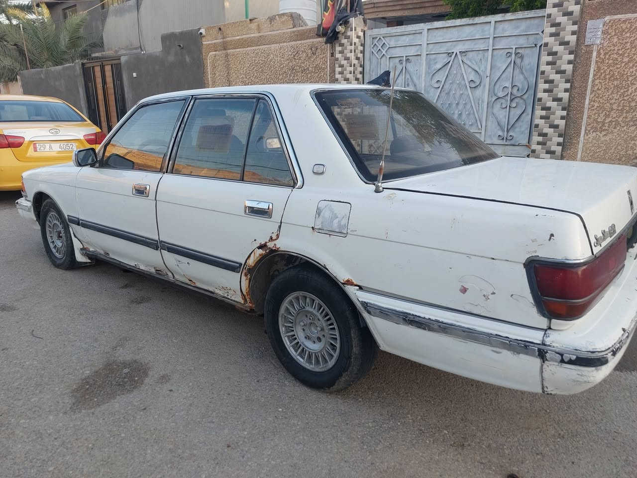 سوبر سيدان للبيع مكينه وكير شرط حداديه حلوه والباقي شوف العين السعر 22 وبيها مجال مكان السياره سماوه رميثه ***********
