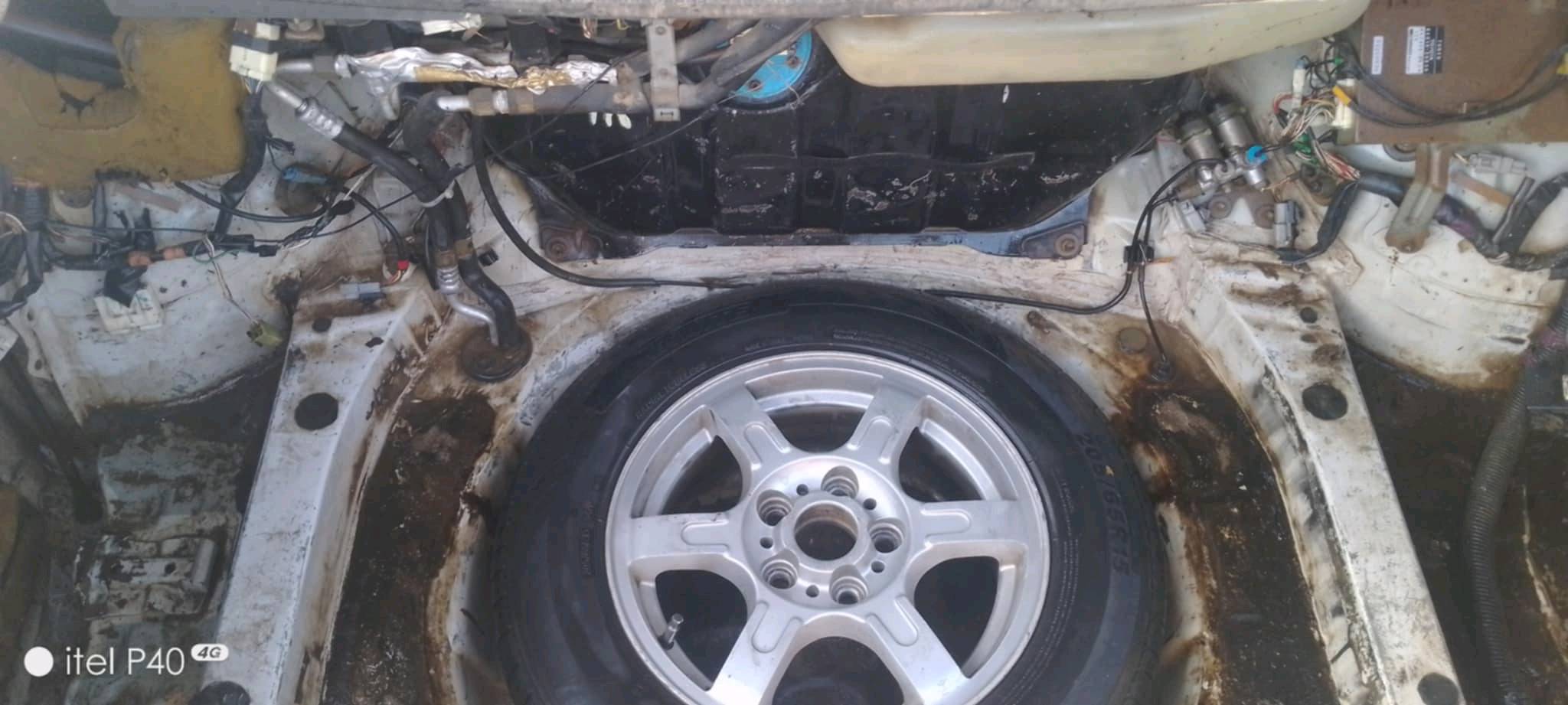 السلام عليكم تويوتا كراون  ماجستة موديل 1991 رقم دولي ديالى مكفولة من الكص ونقل الجثة تحويل نفس اليوم هزة تنتهي 2026 للبيع او المراوس السعر 45 مكينه 2500 ديلكو جديد تخم تاير نوزل بلك عقل ضفيرة كير محرك كلة تمام السيارة عوزها بس جوزة صباحية وباور بيه ونة