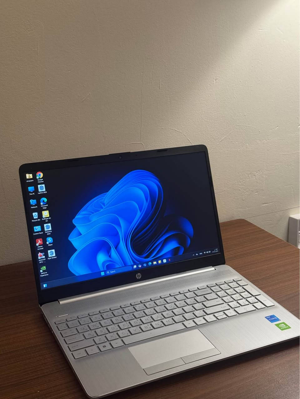 💻 للبيع | HP Laptop 15-dw4xxx 💻
📌 المواصفات:
🔹 الموديل: HP Laptop 15-dw4xxx
🔹 المعالج: Intel® Core™ i5-1235U (الجيل 12)

🔹 الرام: 8GB DDR4

🔹 كرت الشاشة: Intel UHD Graphics

🔹 الشاشة: 15.6” Full HD (1920×1080)

🔹 التخزين: SSD (512)

🔹 النظام: Windows 11 Pro 64-bit

💰 السعر: (425 الف بي مجال بسيط  )

📍 الموقع: (بغداد) بغداد, العراق


**إذا كنت صاحب هذا الإعلان وتريد حذفه لأي سبب، رجاءا أرسل رسالة إلى الدعم الفني**