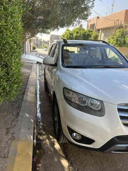 هونداي سنتافي موديل 2012 ماشية 138 الف السيارة فول مواصفات بس بدون بصمة رقم سنوية جديد بيها شوية صبغ براس بونيد بدون حادث بيها بطاقة بنزين كير محرك شرط محرك مفتوح بس بدون صرف بدون بخار شرط ابتحويل والغرامات السعر 145$وبيها مجال بسيط
***********
