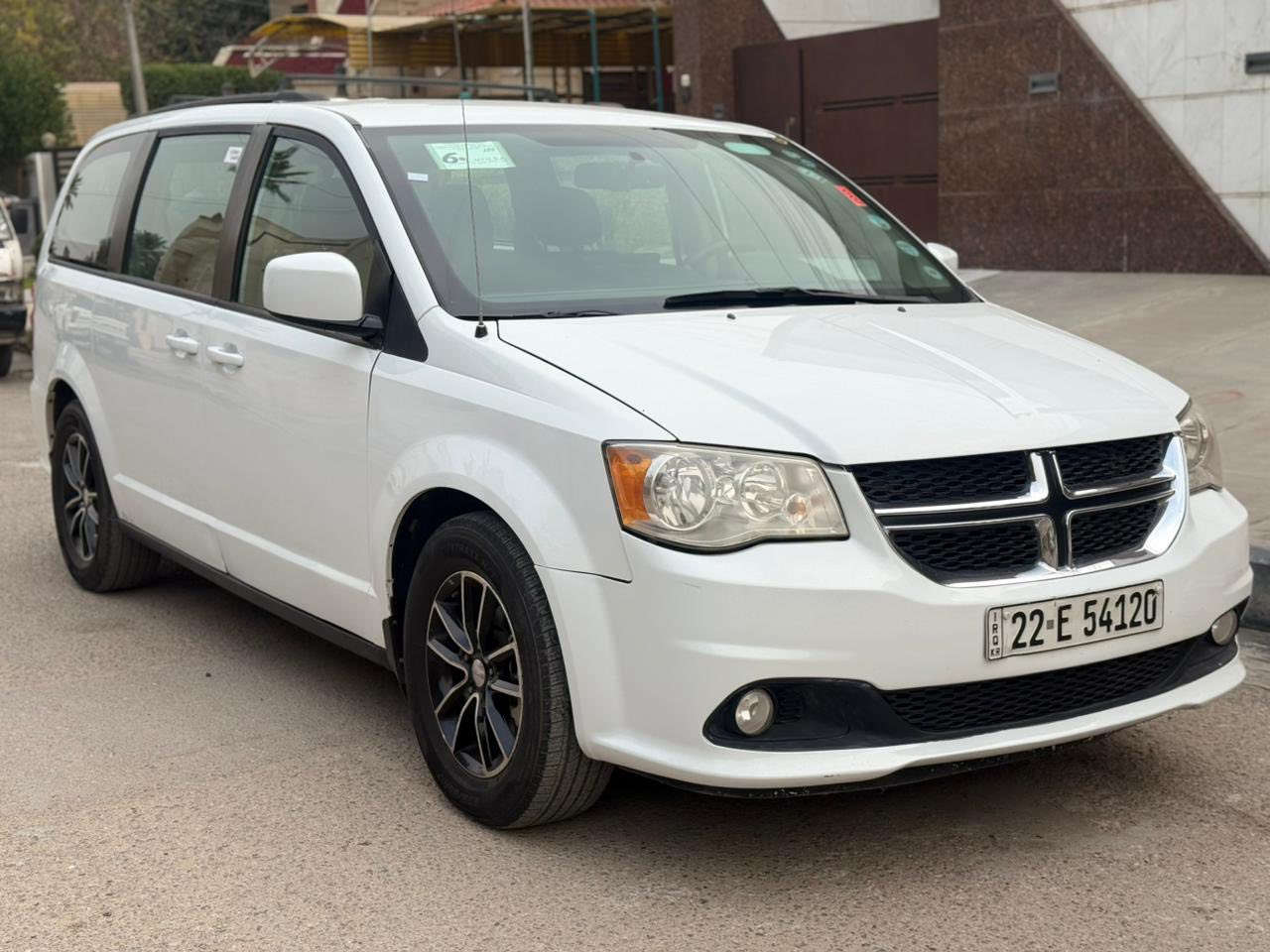 السلام عليكم
دوج كرفان 2018 وارد امريكي 
محرك 3600 V6 
7 راكب 
تشغيل عن بعد
بيبان خلفية كهرباء 
ماشية  65  الف مايل 
( حادثها بالمقدمة و رقم الشاصي و السونار مرفق بالصور ) 
رقم الشاصي 2C4RDGBG1JR243855

السعر 14,700 $
رقم اربيل 
مكانها بغداد / الاعظمية
***********
