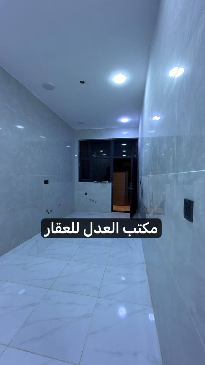 تونات للبيع مساحة 85 متر 👍🏻
يحتوي على 5 غرف نوم 🛌 صيحات عدد 3 
شارع 12 متر رصيف 3 متر حي الجهاد الضباط مجاور شقق حي الصدام سنة بناء 2025 حديث 
🏠***********  📲📱مكتب العدل للعقار
