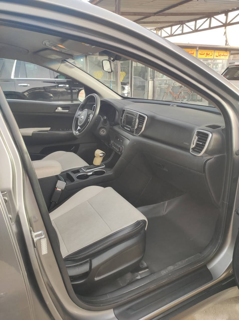 كيا سبورتج 18امريكي ضربه قليل جاملغ وربع بنيد بدون ضرر مكينه 2400جي دي سنويه جديده رقم دولي انكليزي رقم بغداد مشروع وطني ترهم بيع وترهم مراوس سعر 140ومجال بسيط السياره خير من الله ***********
