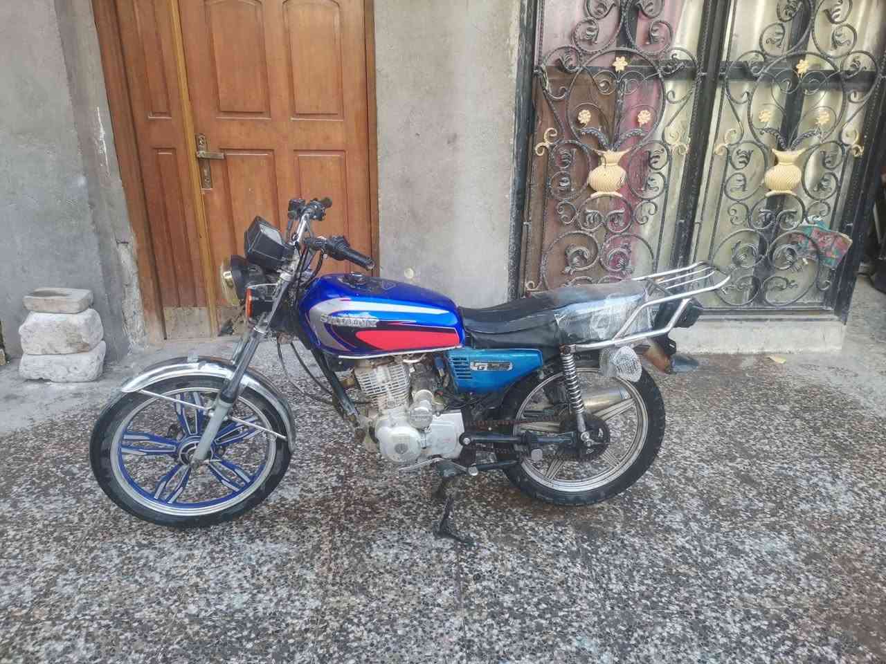 دراجه يراني سيفان خمسه كير موديل2021 مكينه ناعمه مامفتوحه لادخان ولانضوح ولاتنقيص كهربائيات كامله شلع حلوه دبلات امامي تعبانه خلفيه جديد مكان بغداد البياع سعر 325 بيه مجال رقمي ***********
