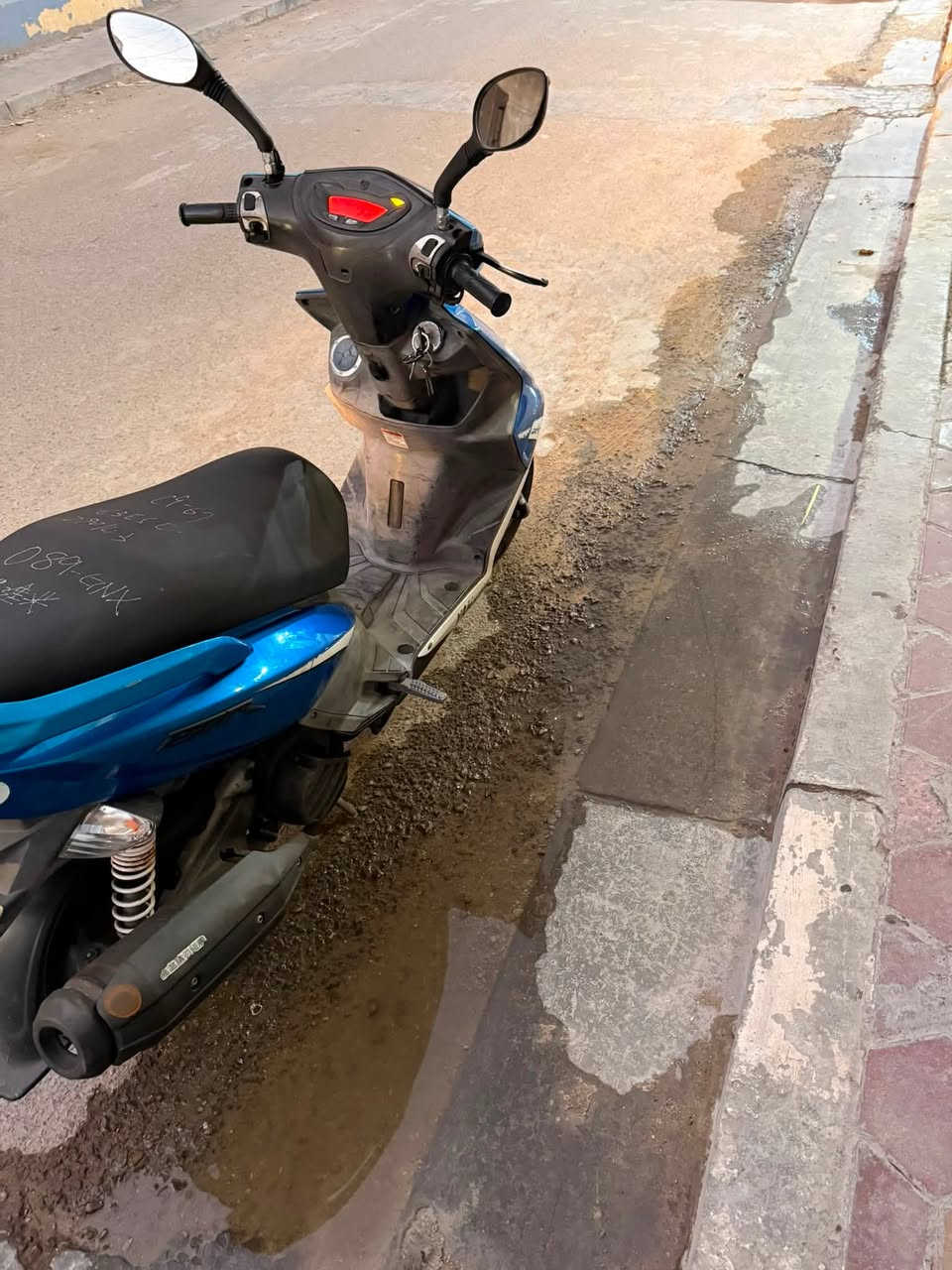 سلام عليكم ثعلب gtr للبيع فقط الدراجه نضيفه وخير من الله صار شهر تقريباً من نزلتهه من الرمبه وهاي الدراجه كدامكم بالحقيقه اتشوفهه بعد احله من الصور سعره مليون وميه وبيهه مجال واوجبك من تجيني واخليك ع راسي مكاني الحريه دباش رقمي*********** 
ملاحضه : الي ميعجبه السعر ليعلق ويستهزء ويكسر بحلال العالم عجبك السعر طبلي ع عيني وع راسي معجبك السعر هم ع عيني وع راسي
