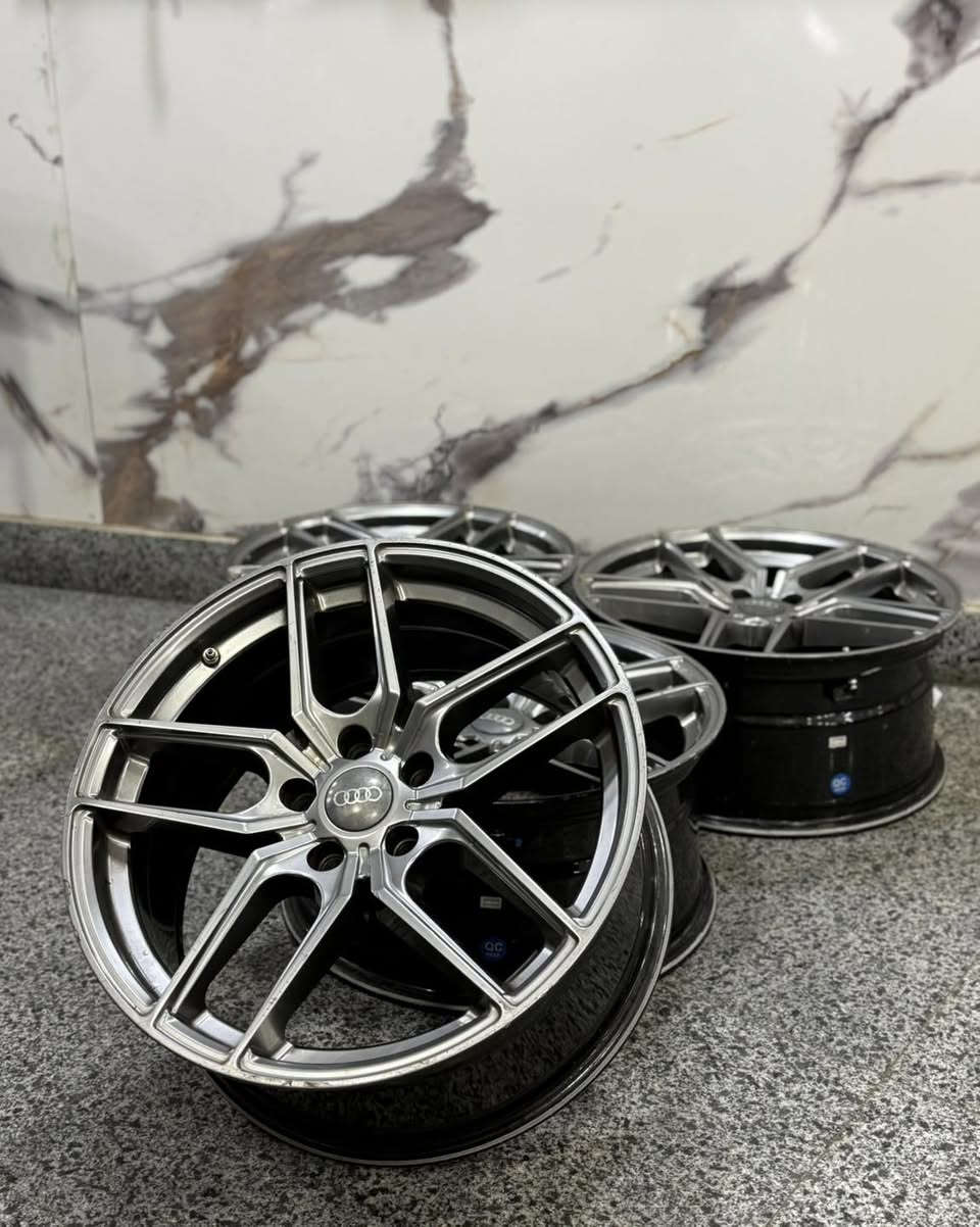 ”18” Rims 😎
  
✅ Price : 20,000 ✅


**إذا كنت صاحب هذا الإعلان وتريد حذفه لأي سبب، رجاءا أرسل رسالة إلى الدعم الفني**