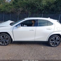 لكزز UX 250 هايبرد موديل 2024 لون ابيض وداخل خمري مميز واعلى فئه وصلت ...