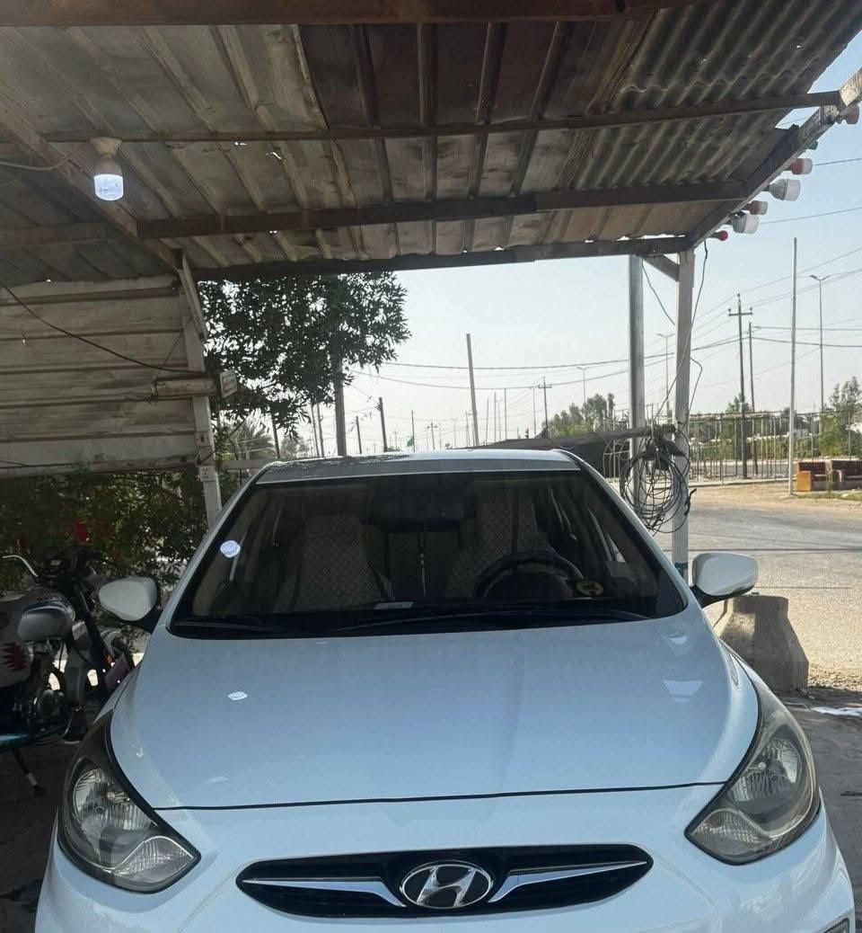 اكسنت خليجي موديل 2013
سيارة نظيفة ومرتبة
بيه بارد وتكحيل باب السايق والي وراهة
***********
