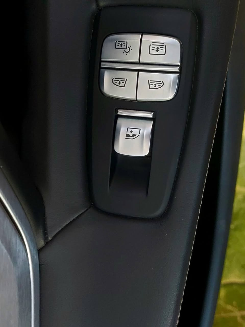 السلام عليكم للبيع فقط ... سيارة جديدة ودخول جديد (كتاب ضباط) وسعرها مناسب 
السلام عليكم BMW 750i موديل ٢٠٢٠ رقم ديالى دولي بأسمي دخول جديد ( كتاب ضباط) ماشية ٦١ الف ميل بانوراما دفع رباعي محرك ٨ سلندر توين توربو انارة داخلية محيطية بعدة الوان حتى البانوراما مري شفط كل الكشنات  كهرباء وتدفئة وتبريد ومساج وحفظ وضعيات الجلوس ايباد للتحكم بداخل السيارة من انارة ومسجل وبردات وخارطة الطريق مري بالقمارة من الداخل للمقاعد الخلفية الابواب كلها شفط + بصمة +دبل جامة   صندوق ينفتح على حركة القدم داخل السيارة جديد جدا تايرات الشركة الماني الصنع نوع Ran flat انتاج نهاية ٢٤ الشاشة محدثة باللغة العربية تجاوي كهرباء اصطفاف ذاتي حفظ مسار السيارة قيادة ذاتية في حال الرجوع للخلف في الاماكن الصعبة وبعد غيرها من المواصفات اللي بيهة سيارة جديدة بمعنى الكلمة 
سيارة مكانها ديالى للاستفسار الاتصال 
*********** 
العميد أحمد السعدي
