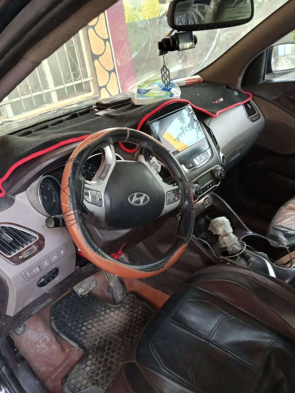 السلام عليكم من رخصة الادمن.
توسان2013 امريكي الاسرائليه
رقم بغداد باسمي تحويل ثاني يوم.
مكينه 2400 دوش. 
فور ويل.
فول بانوراما.
قماره طكتين
زنزن
تحكمات
دمام بلجنطه
بصمه
تبريد 
بنيد وجاملغ بدلات 
بيه صبخ الصفحه اليمن اثر شخط  

تخم تايره جديد
صدر امامي خلفي جديد.

شاشة جبيرة تبريد جديد.
ماشيه 172 كيلو.
السعر 135 $ وبيها مجال بسيط  مراوس هم
المكان بابل اطفيل
***********
