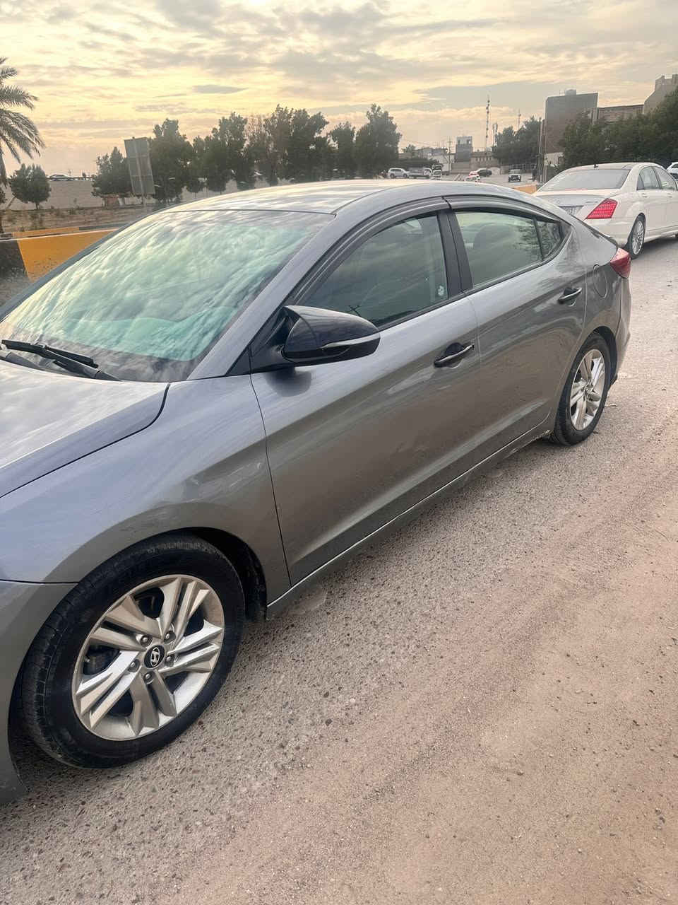 السلام عليكم الانتر 2019 ماشيه 95ميل محرك 2000دوش الكير اي تي سياره نضيفه وحلووه السعر 130وبيها مجال  التواصل ***********
