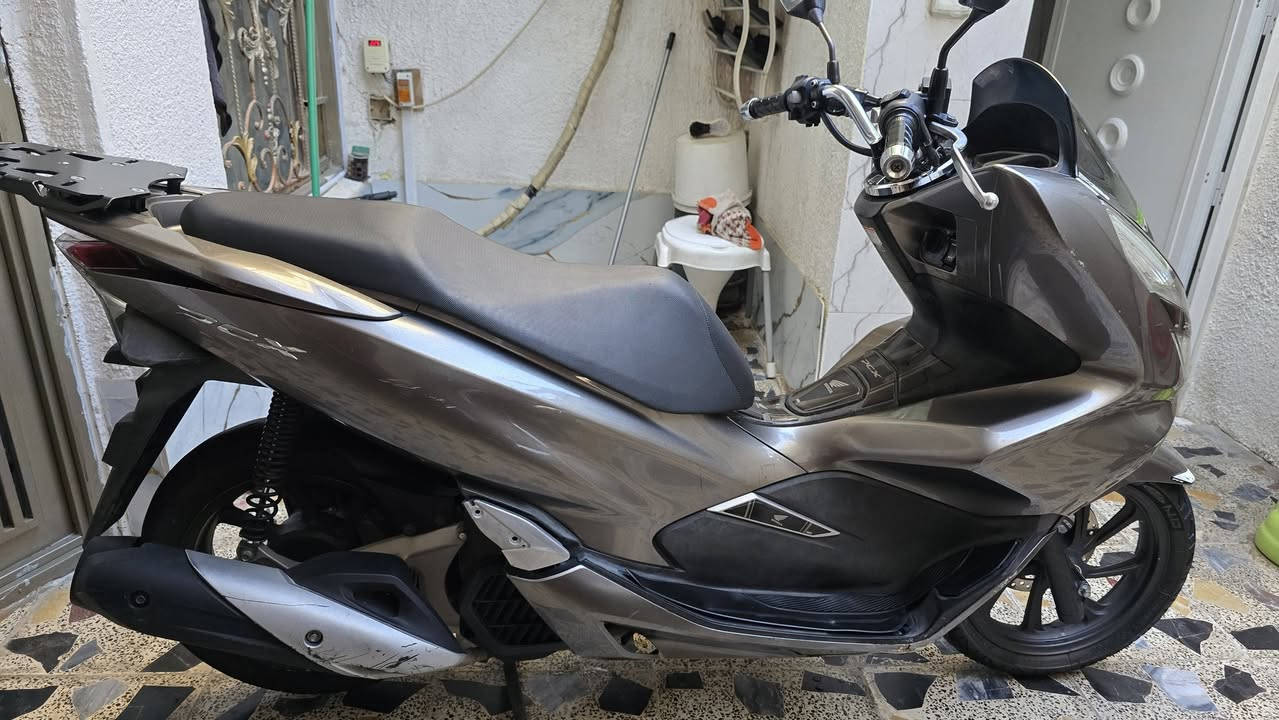السلام عليكم  .   PCX جيل الثالث ياباني موديل 2020  بصمه للبيع 
الدراجه مكفوله كفاله عامه الدراجه مال رمبه كله شغاله حساس زدحام و ستان كهربائي كله شغاله ماشيه  38  الف حقيقي لون فيلي صدفي لون مميز مكينه 125cc           .    ياباني  .  رقم الشاصي  (  JF  )
مكاني بغداد مدينة الصدر السعر على الاتصال 
رقمي  ( *********** )

