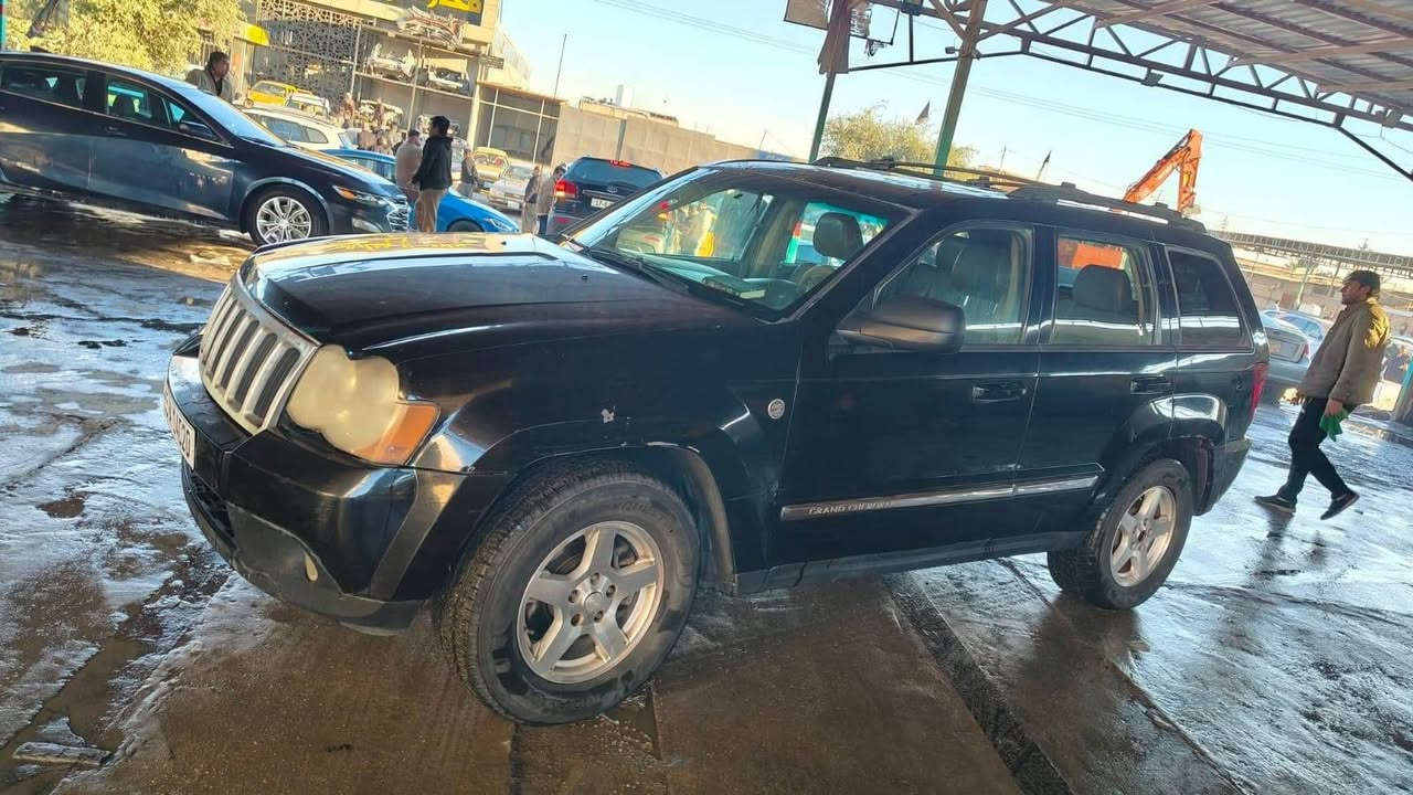 السلام عليكم للبيع جيب لاريدو موديل 2007 
السيياره مكفوله كفاله عامه ما عده جاملغ الايمن فقط 
مكينه هيمي8 سلندر المكينه بيه بخار فقط السياره بسمي 
مكلف بل نشر الاستفسار الاتصال ***********
