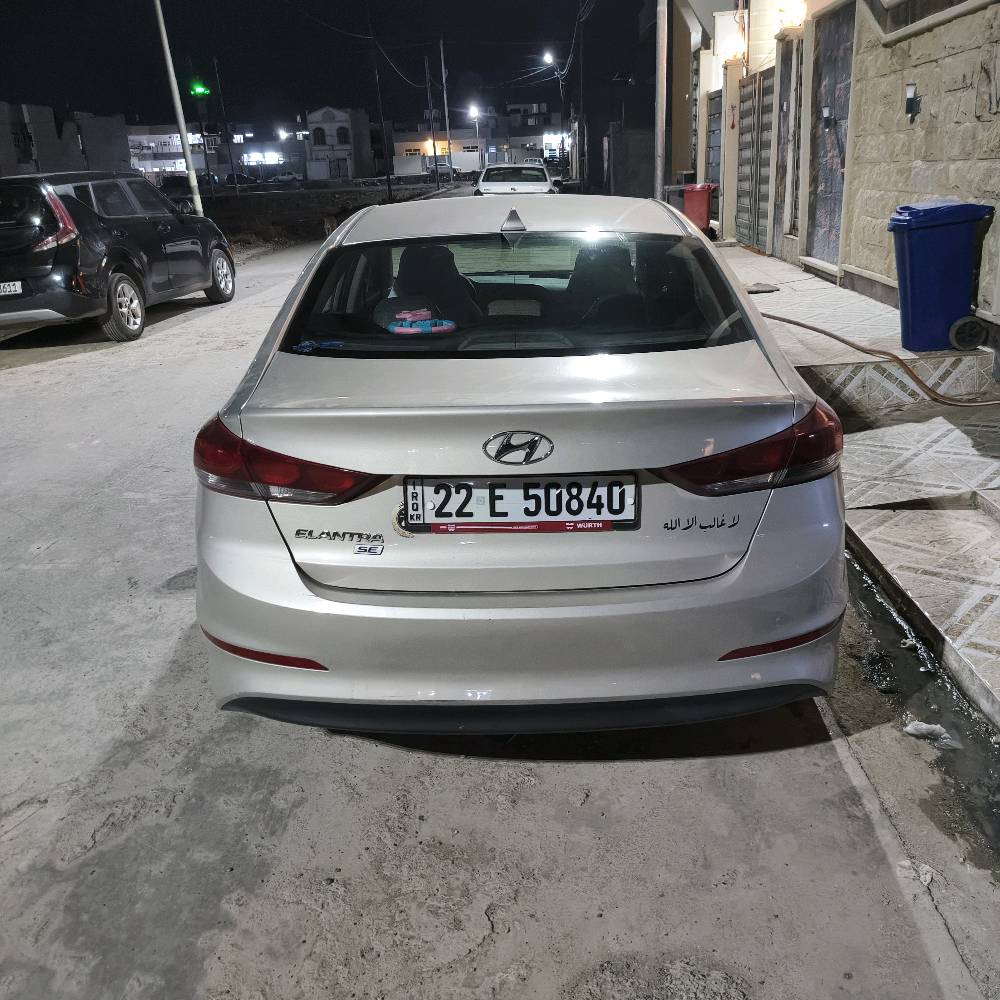 النترا 2017مواصفات SE نص فول السياره نضيفه وشرط محرك وكير وحادثها موجود بل صوره ماشيه بس 145ميل فقط السيارة يحتاجلها اشوي صرف حته ترجع زيرو يحتاجلها طخم اشوي حداديه وترجع جديده مكان السيارة موصل مزارع زيونه قرب المرور وتجي اتشوفها ولعيونك بيها مجال 