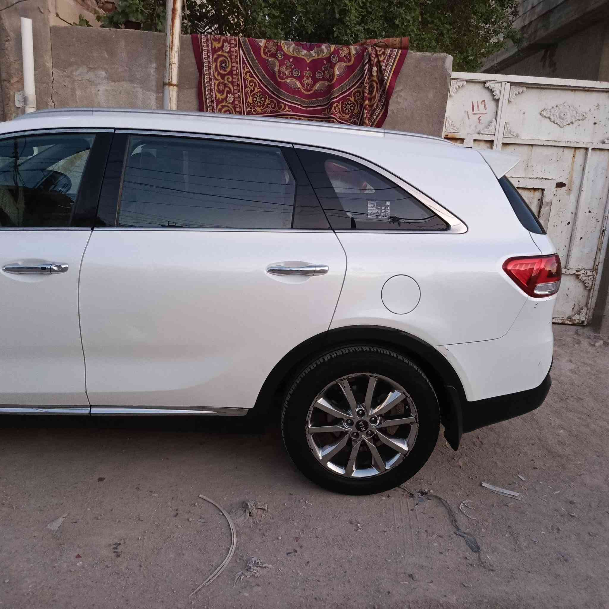 ✨ 💎 يَا فَتَّاحُ يَا رَزَّاقُ 💎 ✨
سيارة فخمة، عائلية،للبيع 

🚗 كـيـا سـوريـنـتـو / KIA SORENTO 🚗
📋 الـمـواصـفـات والـمـعـلـومـات الـرئـيـسـيـة:
━━━━━━━━━━━━━━━━━━
⚙️ الـمـوديل: 2016
⚙️ الـوارد: خـلـيـجـي 💯
⚙️ الـمـحـرك: 6 سـلـنـدـر (V6) 
⚙️ الـحـجـم: 7 راكـب (سيارة عائلية بامتياز)
⚙️ الـرقـم والـسـنـويـة: رقم بابل / مشروع وطني (السيارة بأسمنة مباشر والتحويل ثاني يوم) 📝
⚙️ الـصـلاحـيـة: سنوية جديدة نافذة لغاية الـ 2027 ⏳
📺 الـمـواصـفـات والـكـمـالـيـات:
━━━━━━━━━━━━━━━━━━
❄️ التبريد: 3 قـطـع تـبـريـد 
💺 الكراسي: كشن السائق كـهـربـائـي + الكشنات داخلي مـخـمـل نظيف بصمة تشتغيل وبصمة ابواب و مري شفط و 3 مودات قياده
🕹️ التحكمات: تحكم ستيرن كـامـل (فول تحكم).
💡 الإضاءة: لـدات أمـامـيـة وخـلـفـيـة مميزة وعالية الوضوح.
🎥 الأمان: كـامـيـرة خـلـفـيـة بلادية 📸 + حـسـاسـات خـلـفـيـة.
☀️: بـرادات خـلـفـيـة بلادية للأبواب.
• ⚠️ تفاصيل البودي: بيها قطعتين تبديل مؤسسة أصلي بدون صبغ، وبيها صبغ جوة قبق البانزين، وبيها تعديل بارد بالباب خلف السائق.
💵 الـسـعر والـتـواصـل:
━━━━━━━━━━━━━━━━━━
💰 السعر المطلوب: 185 ورقة 💲 (وبيها مجال بسيط للشراي ).
📍 مكان السيارة: [النجف الاشرف]
📞 للتواصل والاستفسار المباشر: [‏ *********** ‏] 📞
