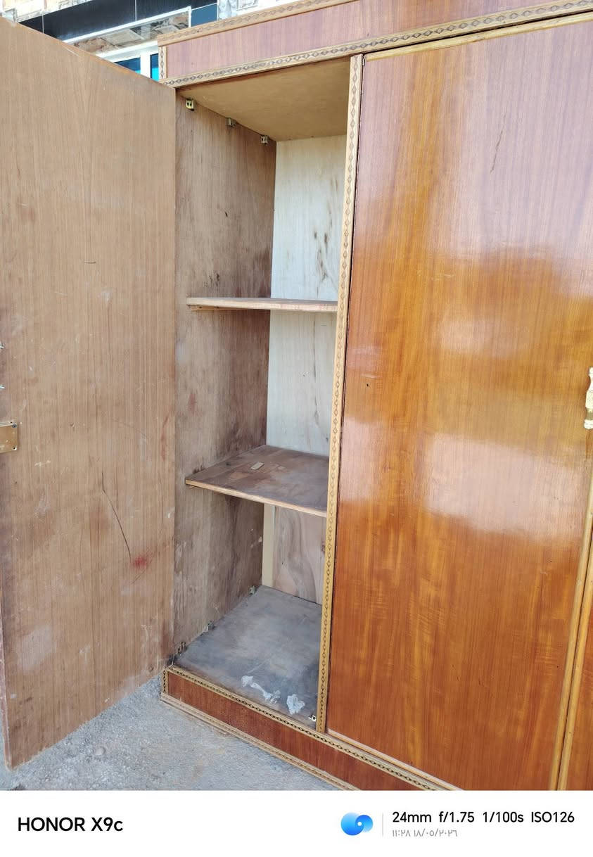 من رخصت المسؤل يوجد كنتور اربعه باب حطاطه السعر ٢٧٥وبيه مجال العنوان الرمانه الاستفسار على التلفون ***********
