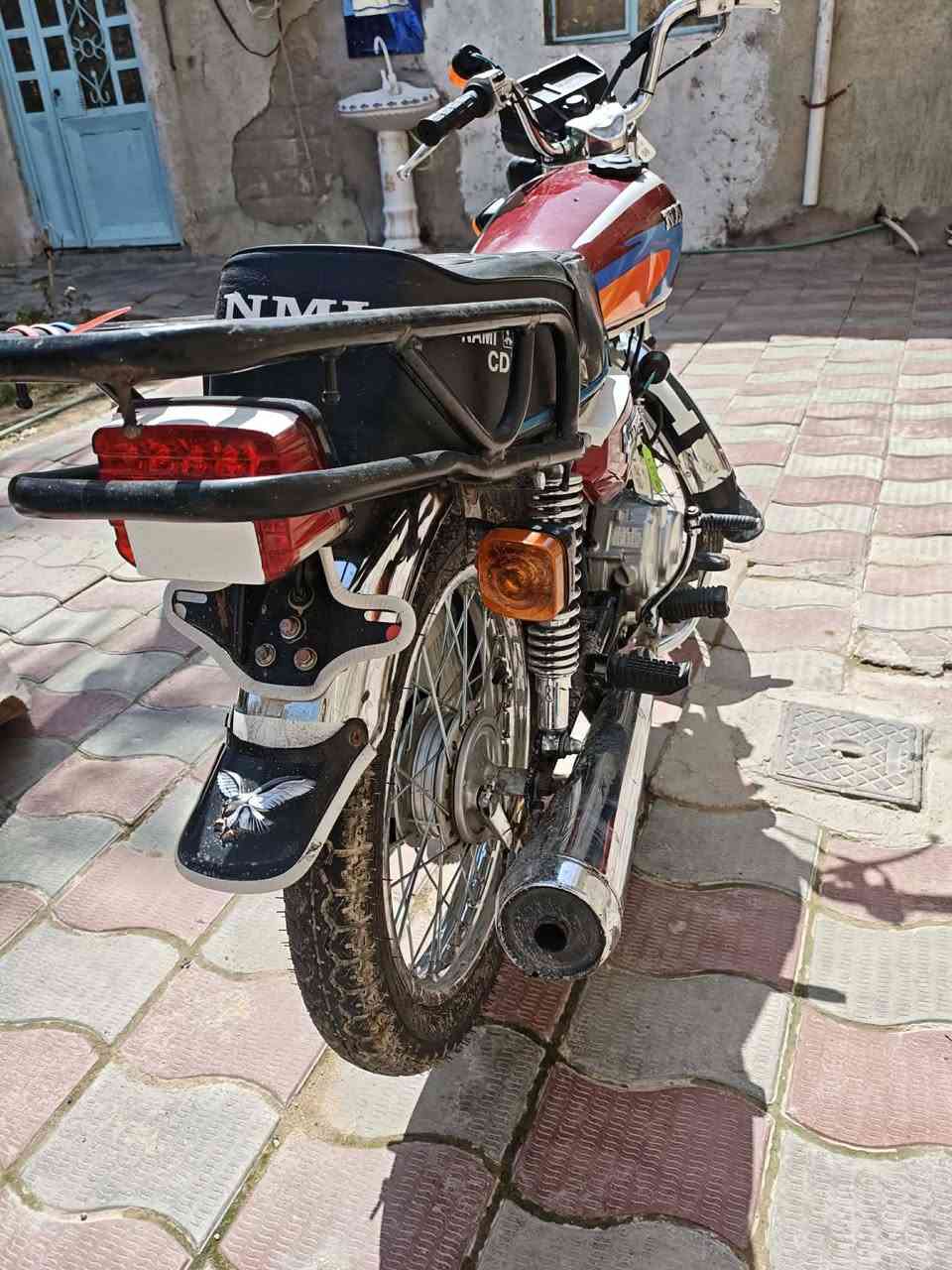 السلام عليكم دراجه لبيع جديده هاي المكاتبه شوف سعره بيش ماخذه اربع كير الدراجه جديده بمعنه الكلمه حلوه سعر الدراجه ١٣٥٠مكلف بل نشر هاذه رقم صاحب الدراجه ‏‪***********‬‏
