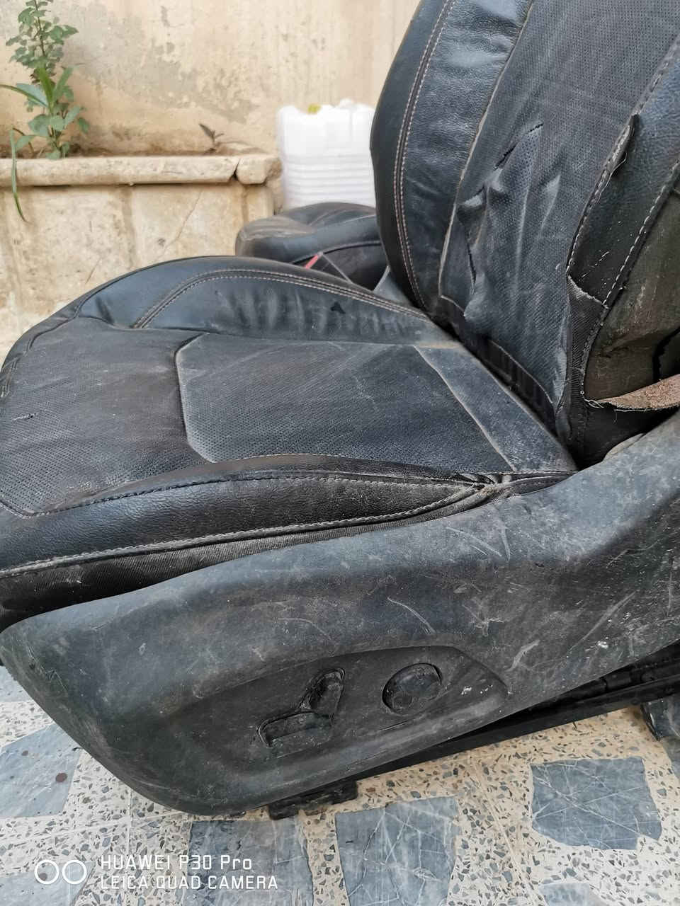 السلام عليكم اخوان...
مجموعة غراض جيب كومباس موديل 2022 اخذتهم وماحتاجيتهم وقسم حدثت السيارة وذني زادن عندي
١_ دركة مال فول مواصفات فقط جهة اليسرى متشتغل
٢_ مراية كاملة فقط بدون جامة تفصيخ
٣_ أذن كير أو محرك معرف هاي تجارية
٤_ فيش ضفيرة رادار خلفية بلادية تفصيخ
٥_ فسفورات خلفية بلادية 
٦_ دبلات خلفية زوج أصلي تفصيخ( دبل اليسار بيه صوت)
٧_ يدة جام واشاير بلادية
٨_ كنترول لايت اصلي
٩_ زوج كشنات طاك الايرباك مالتهم هم وكنترولاتهم.


**إذا كنت صاحب هذا الإعلان وتريد حذفه لأي سبب، رجاءا أرسل رسالة إلى الدعم الفني**