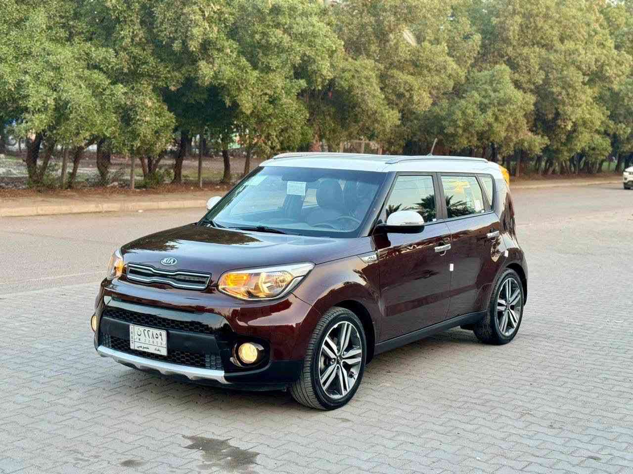 كيا صول بأسمي موديل 2017

التابعة لشركة ( كيا الدولية ) 

محرك 1600 DOCH

خليجي مكفولة بيها بارد صغير

ماشية 65 الف كيلو حقيقي

بلص لونين جوزي وابيض مُميز

رقم بغداد الجديد الانكليزي

ويل كب جبير + 4 دسك

3 وضعيات قيادة (mode drive)

soprt , eco , normal

مثبت سرعة + مانع انزلاق

حساس خلفي + كاميرا خلفية + بلوتوث

اشاير بالمري + مري شفط اثناء فتح وغلق جهاز التحكم

السيارة جديدة بمعنى الكلمة وجاهزة من كل النواحي

السعر 14300$ بيها مجال جداً بسيط 

رقم الهاتف : ***********
مكان السيارة(  بغداد )
