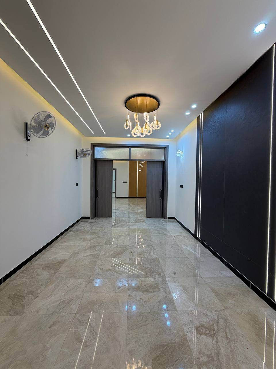 ✨دار للبيع بالنجف حي الجامعه 26✨
         🔥شارع 10 خلف المدينه المائيه 🔥
           دار للبيع مساحه150متر طابقين
                        ((الابعاد7.5*20))

 الدار يحتوي على ⏬⏬
🔷غرف نوم. عدد4
🔷استقبال  + صالة عدد 2
🔷مطبخ 
🔷مجموعات صحية عدد 3
🔷بيتونة +مخزن
-----------------------------------------------
 تفاصيل البناء ⏬⏬⏬⏬⏬
✨ اساسات كونكريت مسلح  
✨ حدادية درجه اولى
✨بناء كله  9 انج  
✨منضومة سبالت + كاميرات مراقبة + شاشة 
✨الابواب خشب صاج 
✨جبس بورد  + سحبات 
✨ ديكورات بديل الخشب+بورسلين 
✨منضومت غاز 
✨ماطور ماء + خزان ماء + سخان+  مغاسل 

للاستفسار  الاتصال على الارقام التالية 

☎️***********☎️الحاج زمن عظيم

☎️*********** غدير الساعدي ☎️

         ✨او مراجعة مكتب زمن عظيم للعقار  ✨ 
               ✨عنوان المكتب حي الجامعه ✨
                    (مقابل المدينه المائيه  ) النجف, العراق
