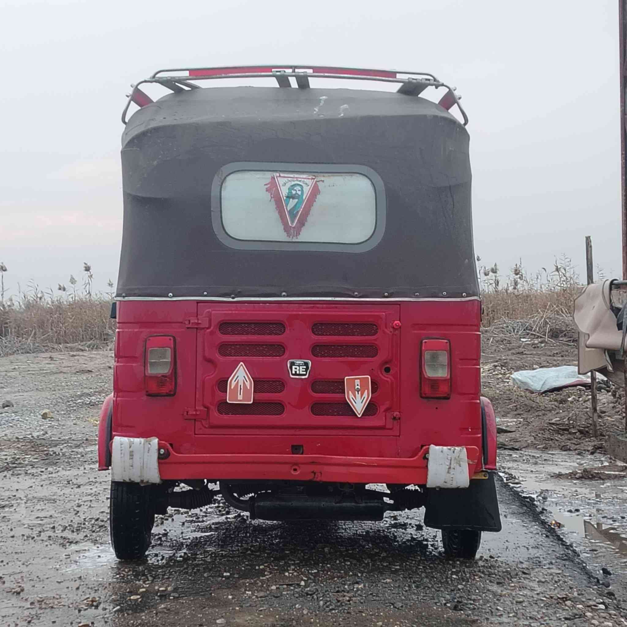 سلام عليكم تكتك 18 اوراق للبيع مصبوغه جماليه مابيه اي ضربه كامله تخم تايرات العنوان واسط لاستفسار ***********
