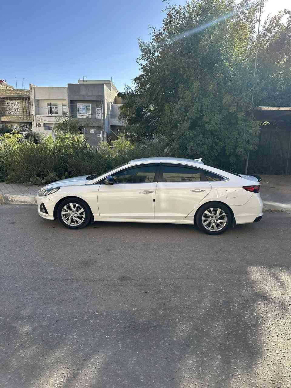 سلام عليكم
سوناتا 2018 وارد امريكي ماشيه 100 ميل 
رقم كربلاء الدولي بسمي  سنويه جديده لل2031
فول موصفات عده الفتحه 
بصمه تشغيل 
بصمه ابواب 
بصمه جنطه 
ثلاثه انضمه قياده 
تحكمات استيرن
 شاشه كبيره +كامره 
تبريد ابيانو ❄️
رادار جانبي 
اشاير بلمري 
كشن كهرباء + تدفئة 
ويل كب ابلاد 
لايت زنون 
بعد مواصفات معروفه 
محرك2400GDi مكفول  من الفتح والتنقيص والبخار
كير مكفول تدفئة +تبريد ثلج ❄️ 
تخم تاير جديد باتري جديد استوني امسويلها ادامه كامله 
حادث السياره بنيدوجاملغات الاماميه بيه اشويه تكشر بلقماره وشويه بلجنطه 
سونار موجود

المكان كربلاء 
***********
السعر 116 اوبيها مجال
