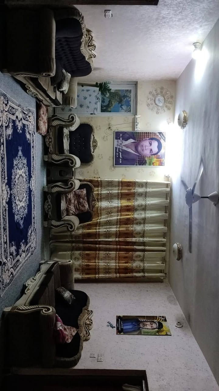 السلام عليكم
بيت للبيع في ام الخيل الثالثة قرب شارع 20 البيت موقع مميز يقع ع شارعين الشارع الامامي 10 والخلفي 15 حاليا بالباب سبيس يعني مقبل ع تبليط يتكون من طابقين 

الطابق الاول 

غرفتين نوم صاله كبيره جدا براني كبيره ومطبخ حار وبارد مجمع صحي داخلي وخارجي

الطابق الثاني

يحتوي ع ثلاث غرف نوم مخازن عدد ثنين وصحيات وصاله كبيره 

الي مهتم بي مراسله الصفحة او الاتصال ب الرقم ***********

***********
