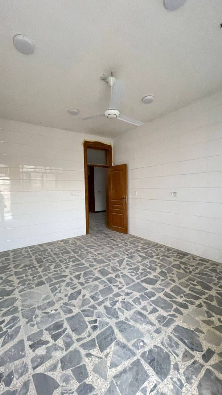 للبيع دار سكني جاهز في الحلة – محيزم 2

📍 الموقع: بين شارع 80 وشارع 100، يبعد 350 متر عن الشارع العام

🏠 المساحة: 200 متر (واجهة 10 متر)

🏗 البناء: حديث درجة أولى، طابقين
🔹 الطابق الأرضي: استقبال + صالة + غرفة نوم + مطبخ + قاطع صحيات
🔹 الطابق الأول: 3 غرف نوم + صحيات

✅ الخدمات:
✔️ طابو صرف
✔️ مجاري وكافة الخدمات متوفرة
✔️ جاهز للسكن

عرض  الشارع 15 م 

 ورقم القطعه 2/2034
يرهم مراوس بقطعه طابوصرف قرب مستشفى الكفيل مع دفع فرق

📞 للاستفسار: واتساب

***********
