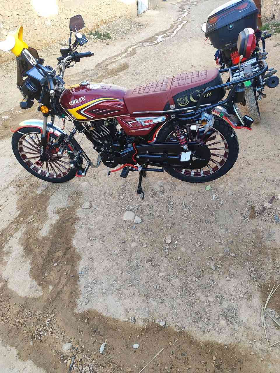 السلام عليكم دراجة سولنك 25 للبيع ويرهم مراوس حسب القناعة اوراق بصمان سويجات كلهة كاملة دراجة جديدة استخدام قليل مفولة كماليات مكاني القائم حصيبة ***********
