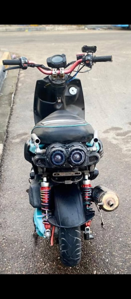 سلام عليكم سكنس جبلي دراجه مكينه بلاديه ناعمه بيها تزويد دبلات دراجه شلعه ومعدل خير من الله كهربائيات كلشي شغال بيه سعر مليون و100. ***********
