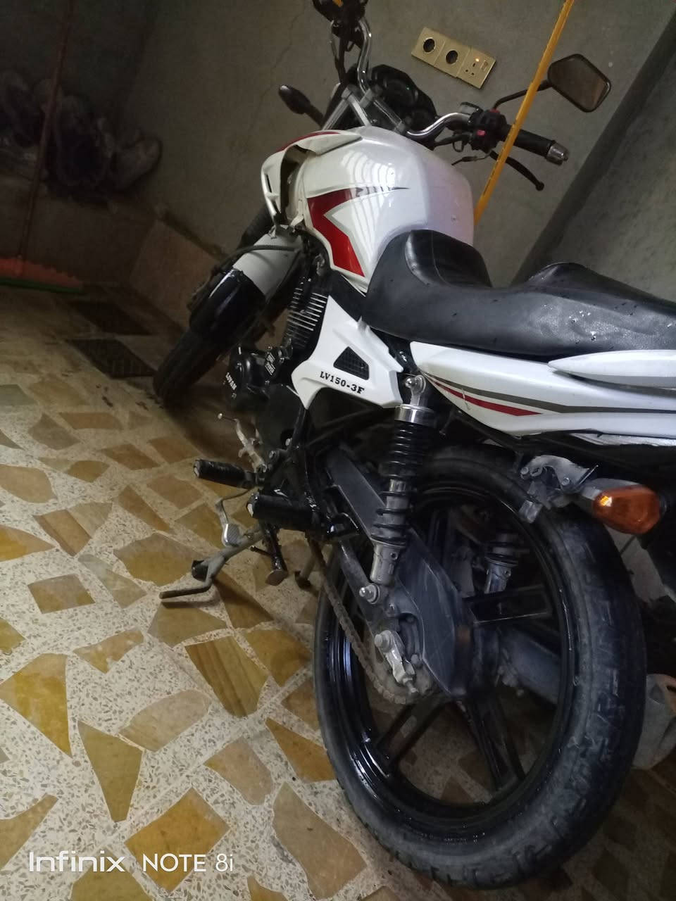 ماطور ليفان 2020 (5گير)(سرعه160) نضيف كلشي شغال /كهربائيات كامل تشغيل عن بعد/ تواير جديدات السعر 600 الف  
***********
***********
