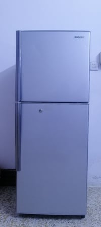 ثلاجه هيتاشي بخاريه نظيفه كلش ومظمونه مكاني جسر ديالى القديم  رايده قف...