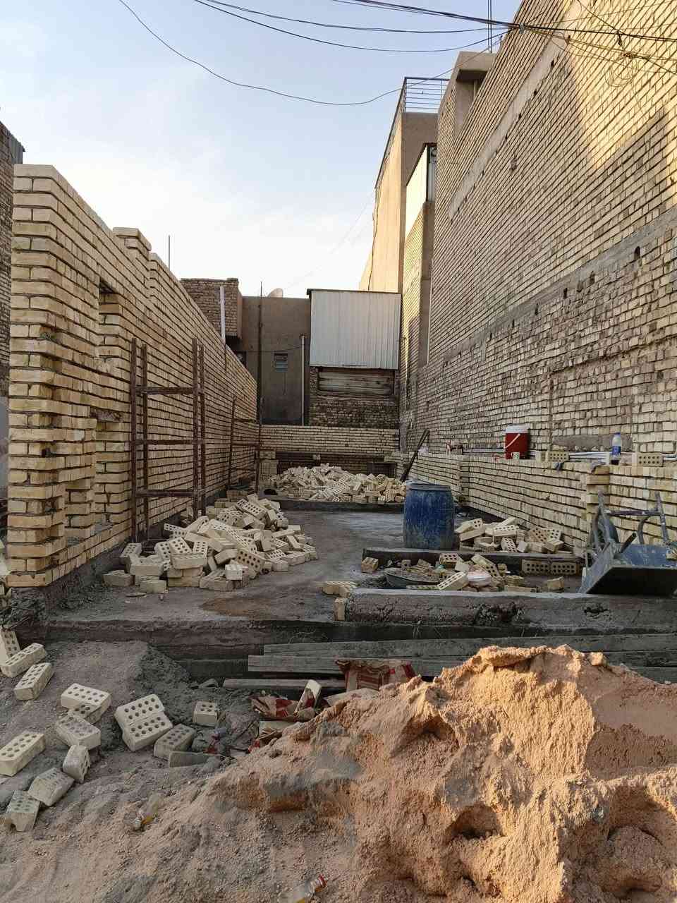 دار للبيع قيد الانجاز مساحه 100متر بناء حديث الحريه الدور شارع ابو حطاب اول فرع
تسليم مفتاح فول مواصفات يحتوي على 4نوم وصاله وماحقات وصحيات عدد3 للاستفسار ***********واتساب
