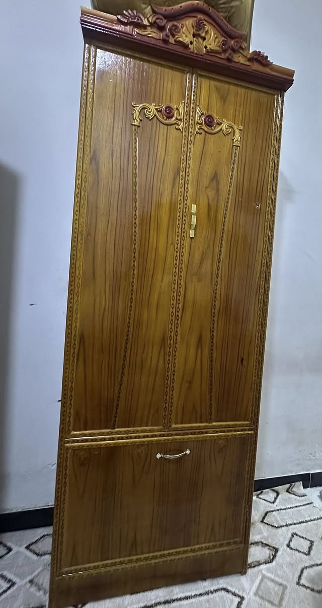 السلام عليكم غرفـه عراقيه للبيع بدون كنتـور احلا من الصور بلواقع السعر ٣٠٠ وبيها مجال مكاني الشعب ***********
