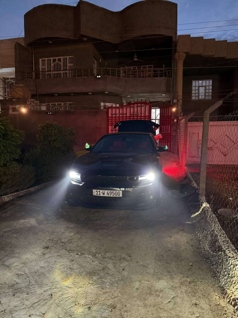 السلام عليكم جارجر 19 اصل بغداد بسمي السياره RT سوبر تراك باك عليها شوته واكسل 3.9وعليها دبات تحكم HT بور بلكات ريس ولف حماوه 82 اويل كلج كان  تخم تاير جديد باتري  جديد منضومه زنون  دوشمه حسين اشماره  ماشيه 66 الف   ادامه كامله الله يشهد  حادث وجاملغ والباب مبدلات نفس اللون وبيها كلير من امريكا الباب والجاملغ الخلفيات  السعر 190بيها مجال رقمي ***********.  او واتساب ***********
