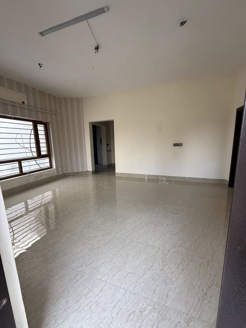 دار للايجار   ١٠٠ م  ركن طابق ثاني 📌غرفة نوم +هول +مطبخ +حوش + صحيات 📌نظيف كلش وبيها كامرات  
كركوك/قادسية ٢ قريب من حديقة السلام 📌ايجاره ٢٢٥ ***********
