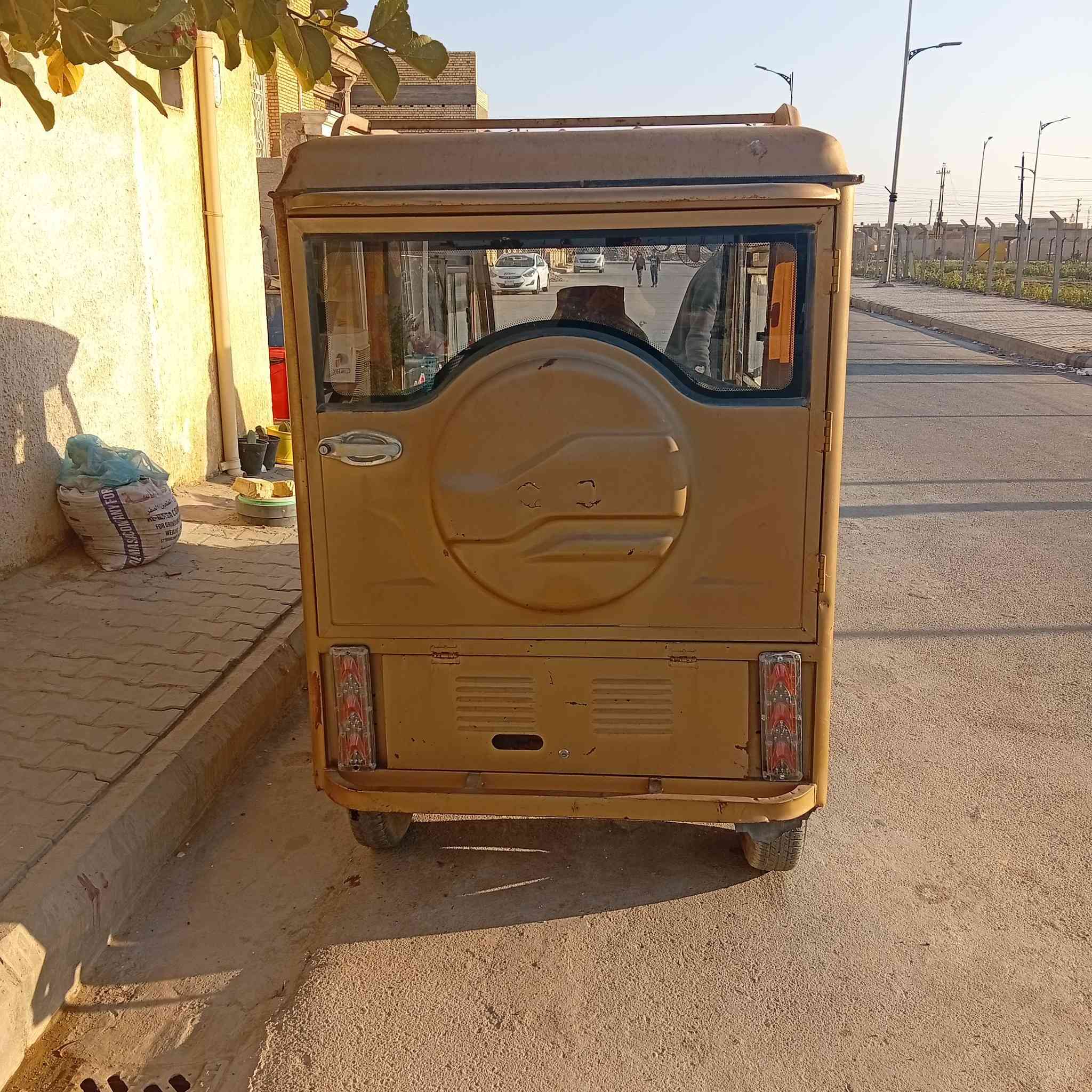 السلام عليكم 
تكتك للبيع مامرقمه اصوليه بيهه اوراق كامله  السعر مليونين ونص وبيهه مجال مكانهه كوت السفحه 
رقم راعيهه 
***********
