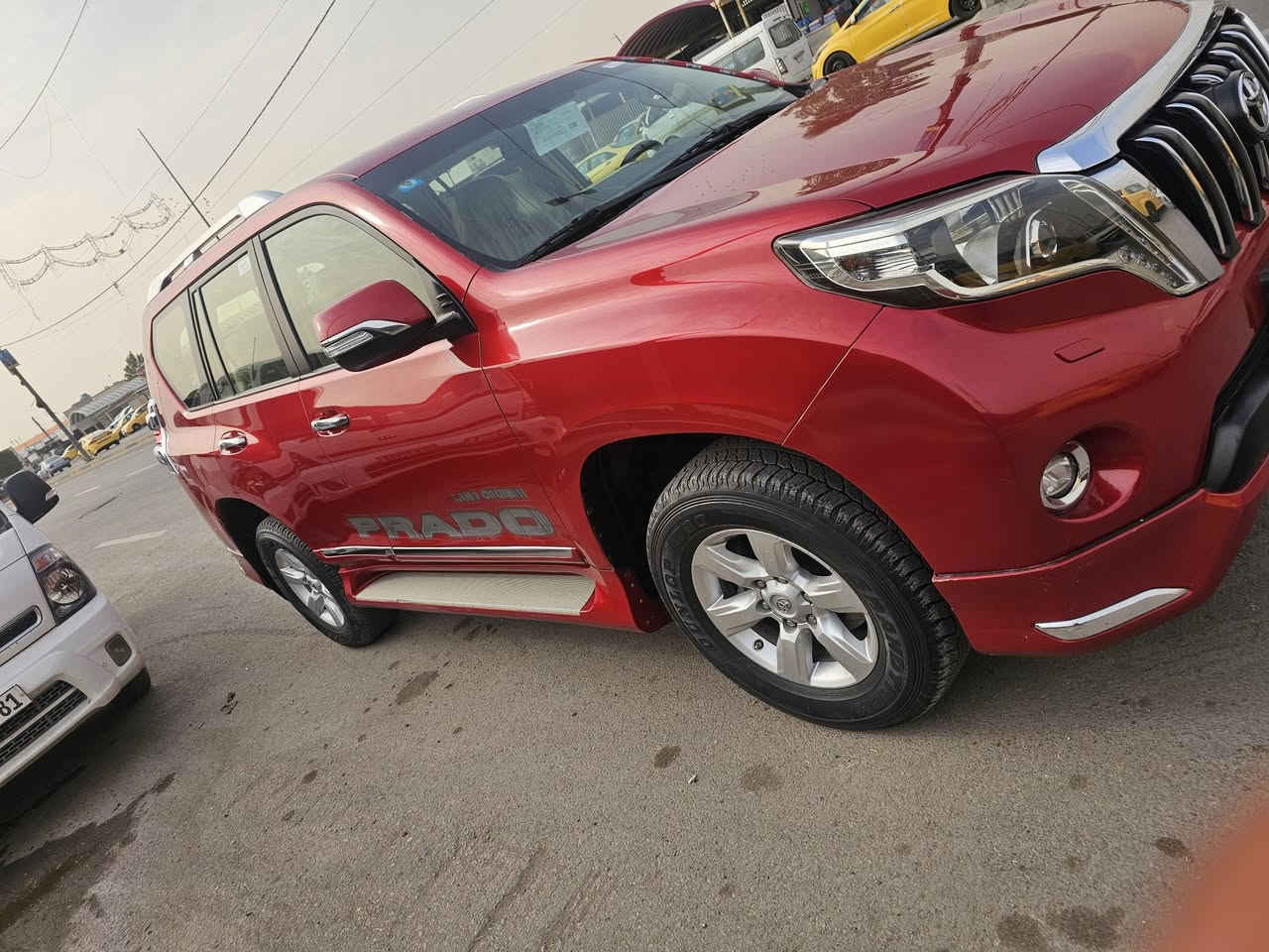 سلام عليكم عندي سياره البيع برادو موديل 2017 رقم بغداد دولي جديده سياره وحلوه مكفول فول فول موصفات عنوان بغداد ولشراي يتصل على رقم *********** ماشيه 60 الف تحويل مباشر
